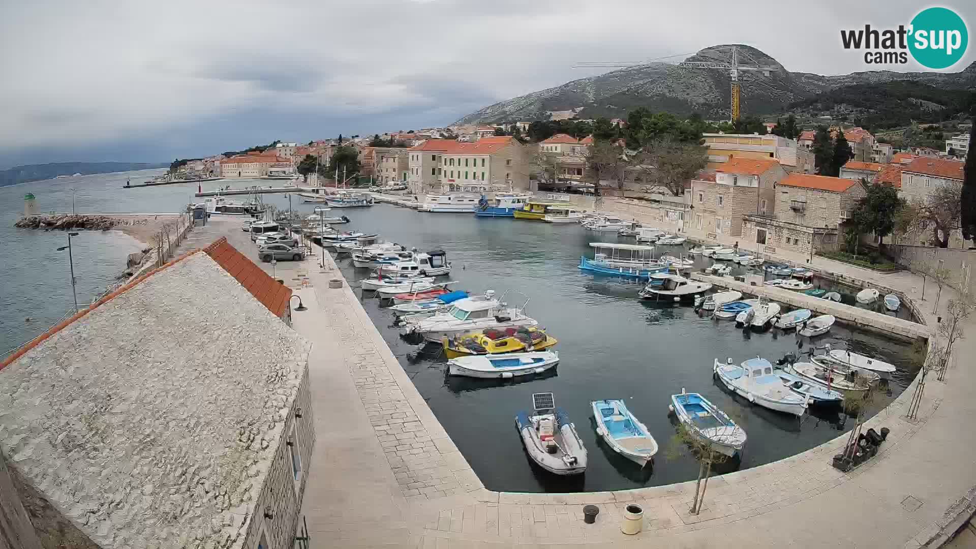 Webcam porto di Bol – Vista live sulla Riva e Marina