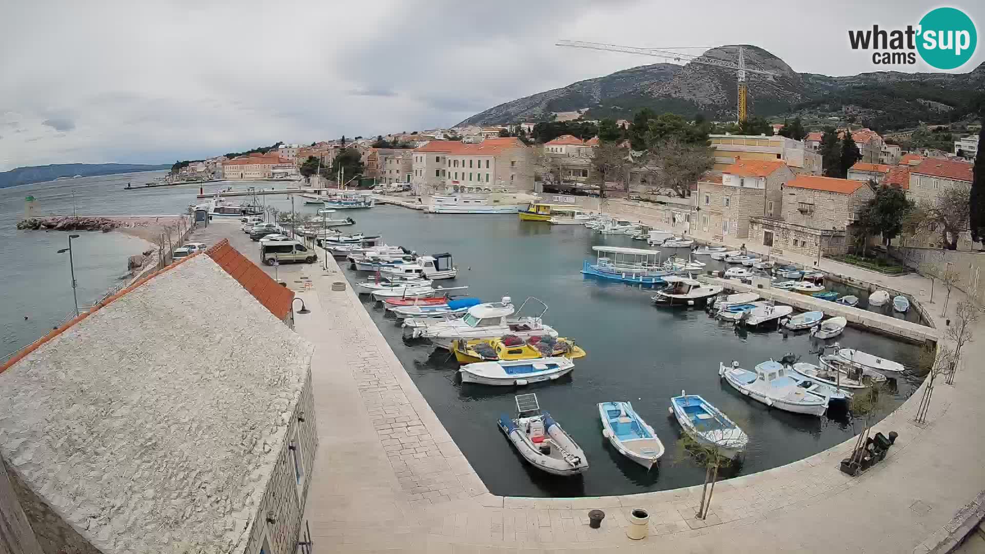Webcam porto di Bol – Vista live sulla Riva e Marina