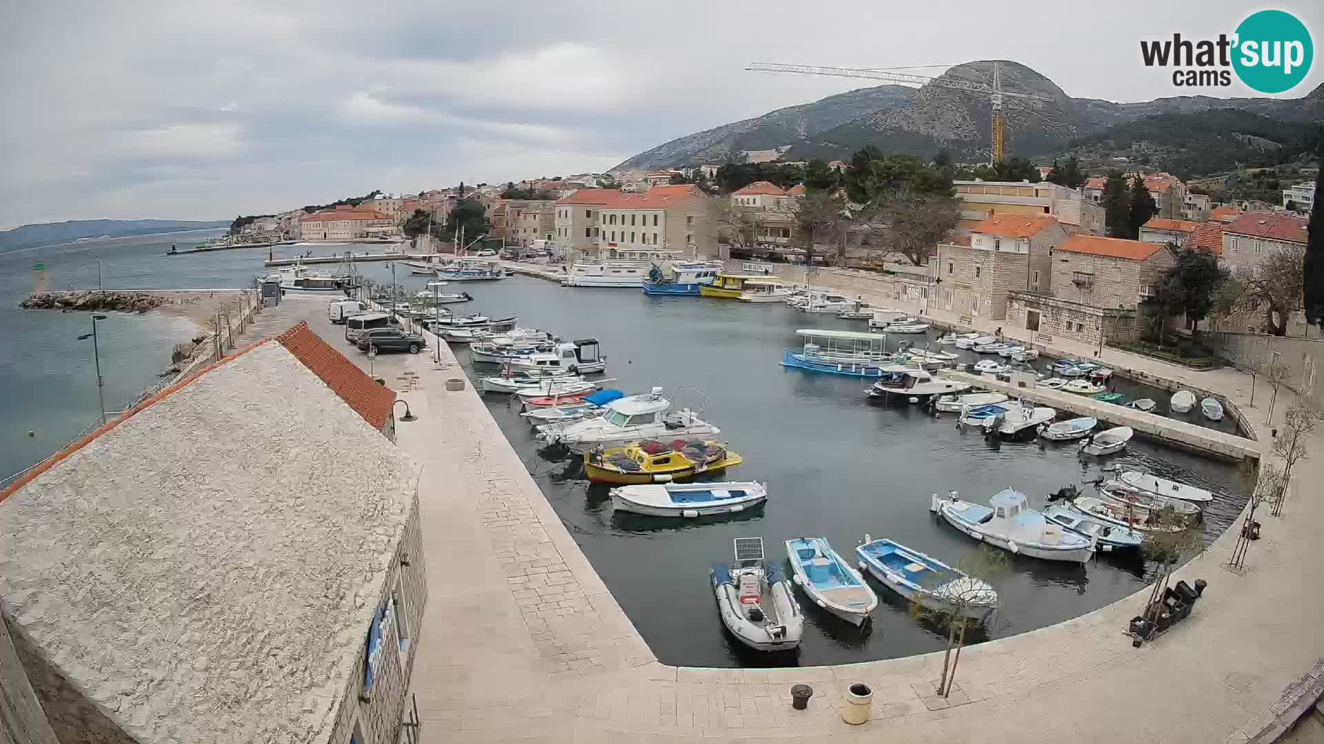 Webcam porto di Bol – Vista live sulla Riva e Marina