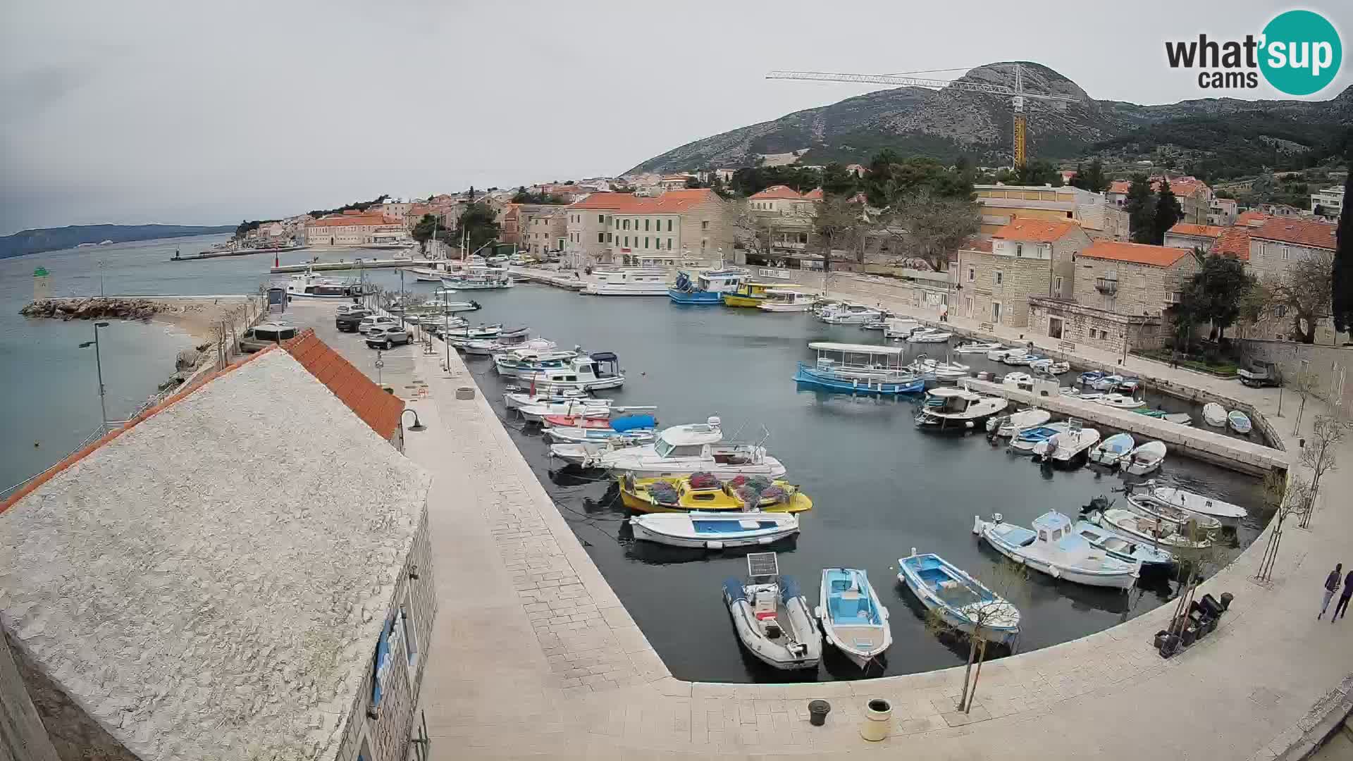 Webcam porto di Bol – Vista live sulla Riva e Marina