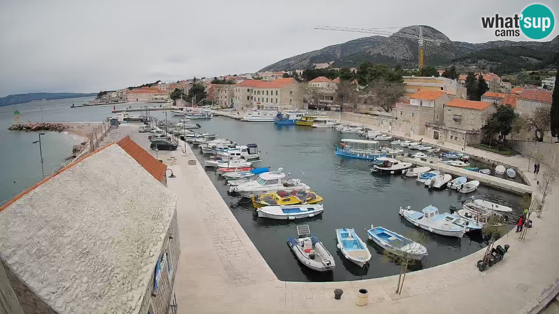 Webcam porto di Bol – Vista live sulla Riva e Marina