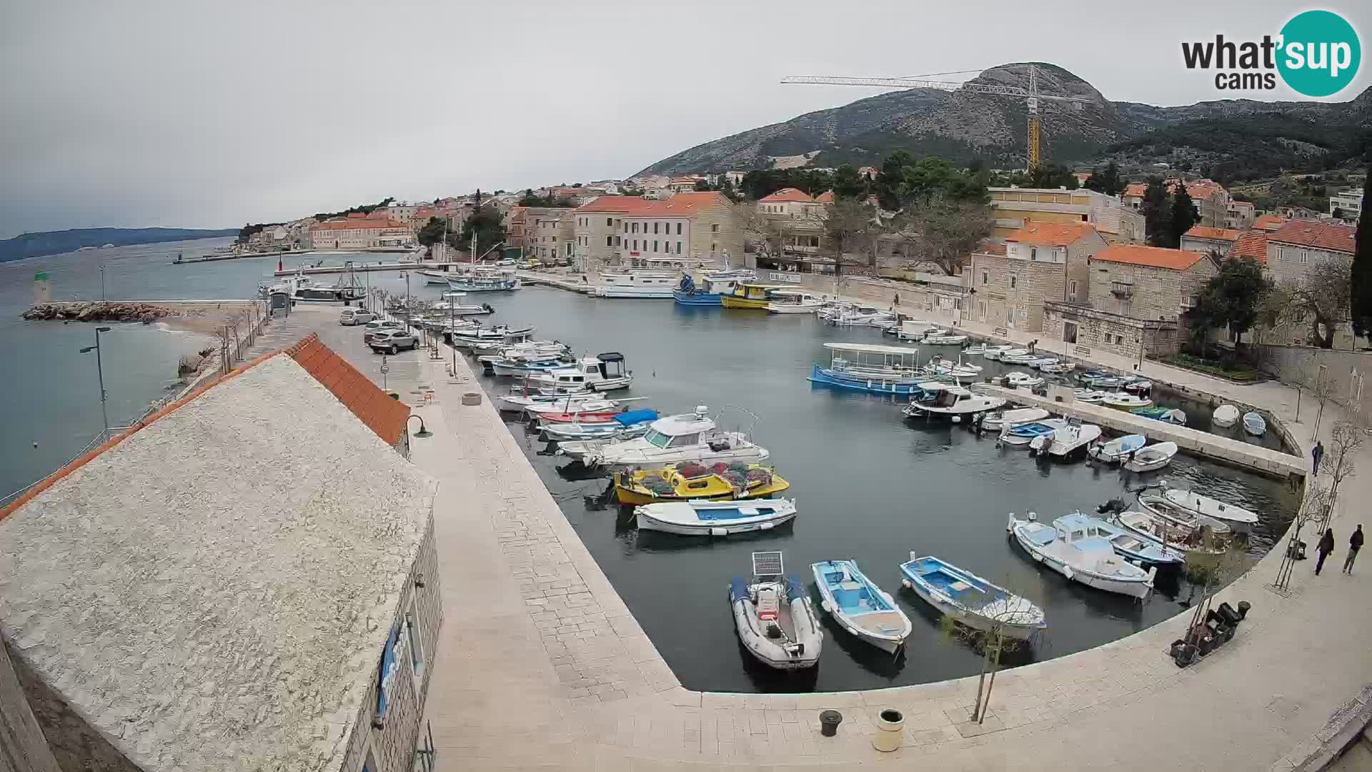 Webcam porto di Bol – Vista live sulla Riva e Marina
