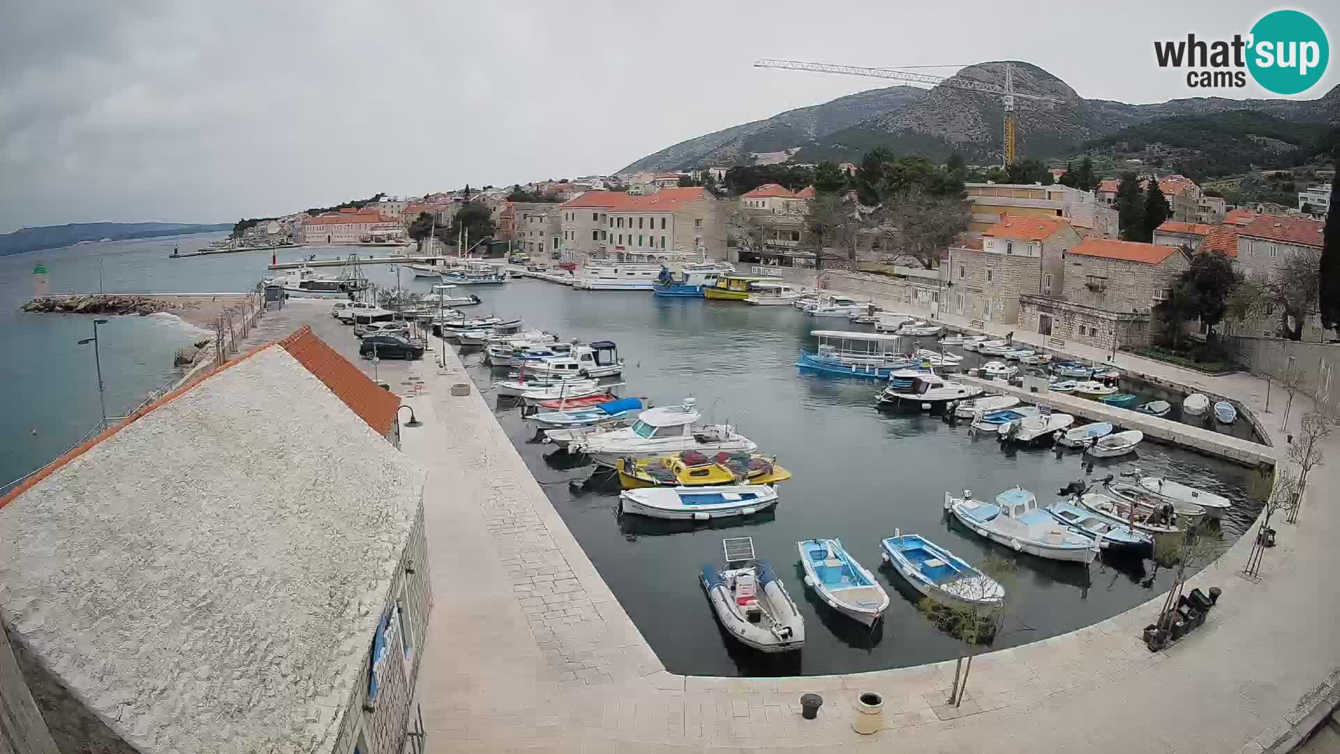 Webcam porto di Bol – Vista live sulla Riva e Marina