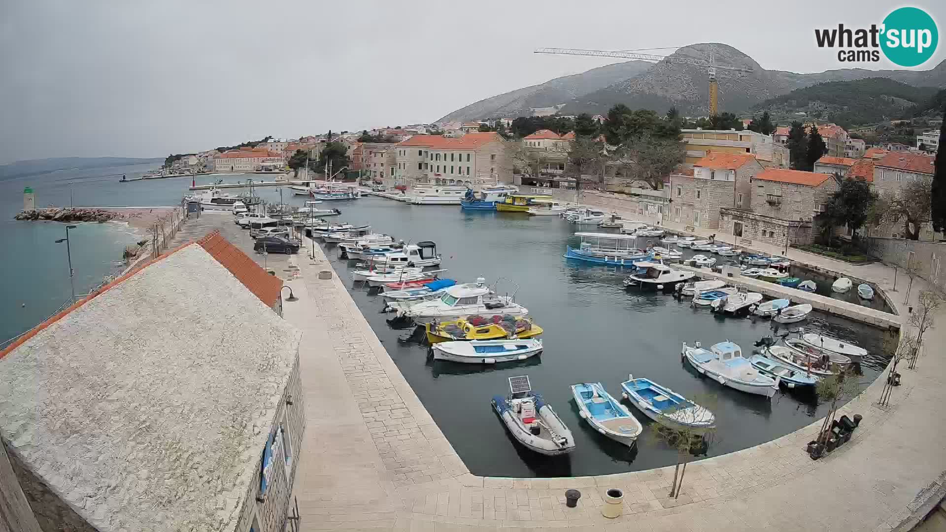 Webcam porto di Bol – Vista live sulla Riva e Marina