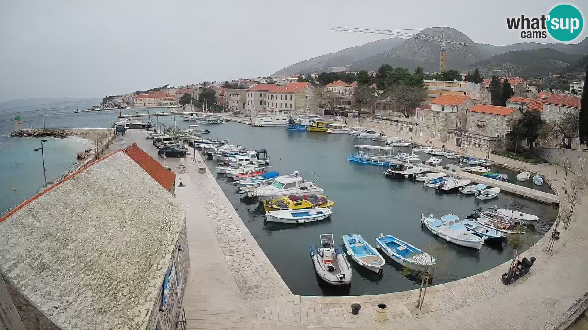 Webcam porto di Bol – Vista live sulla Riva e Marina