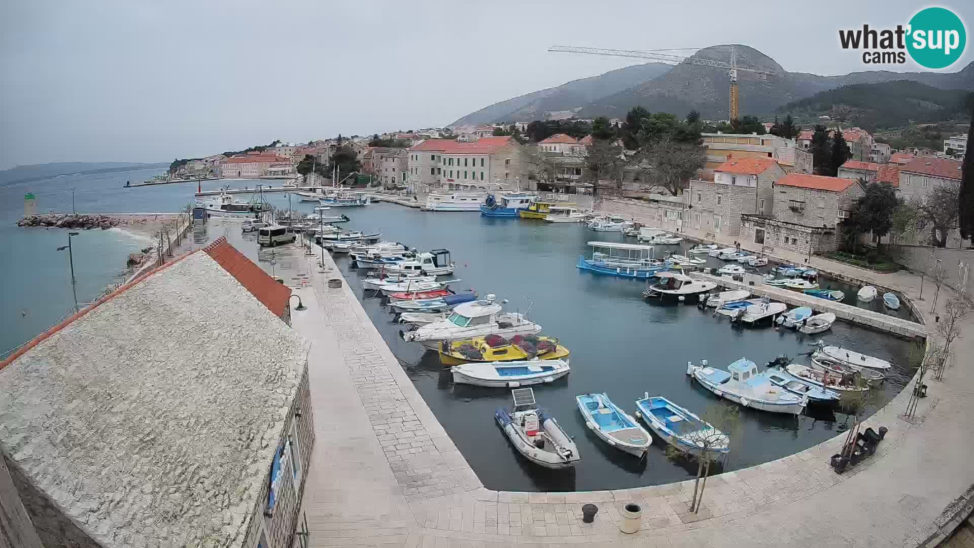 Webcam porto di Bol – Vista live sulla Riva e Marina