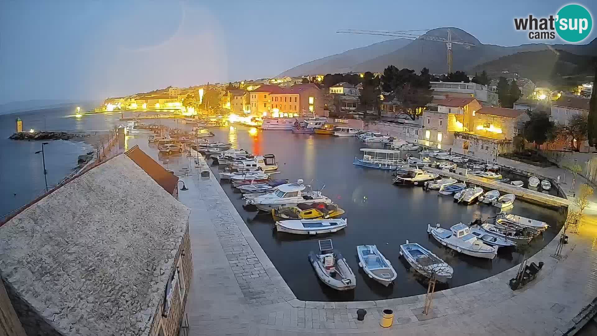 Webcam Bol Hafen – Liveblick auf Bol Riva & Marina
