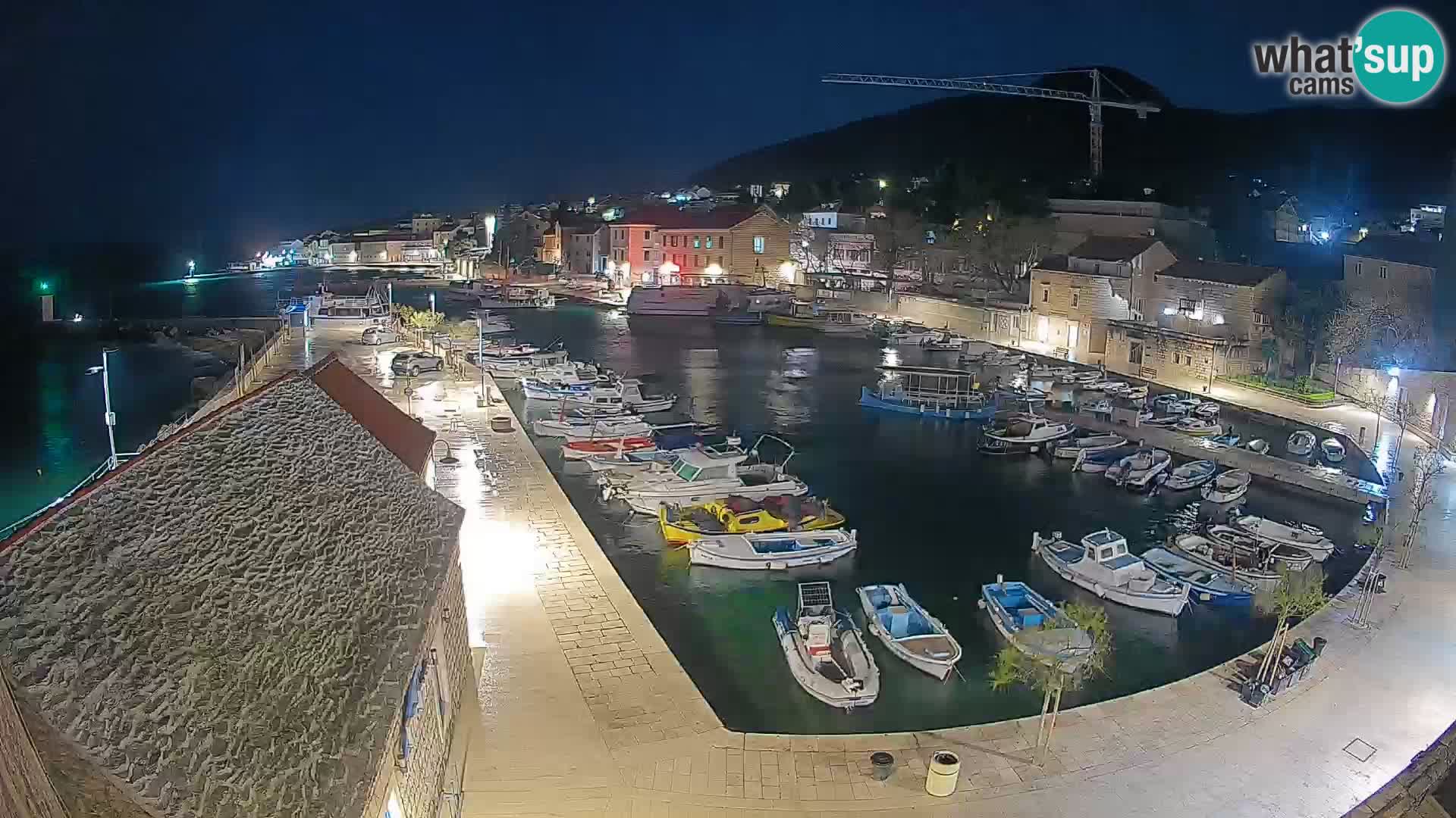 Webcam porto di Bol – Vista live sulla Riva e Marina