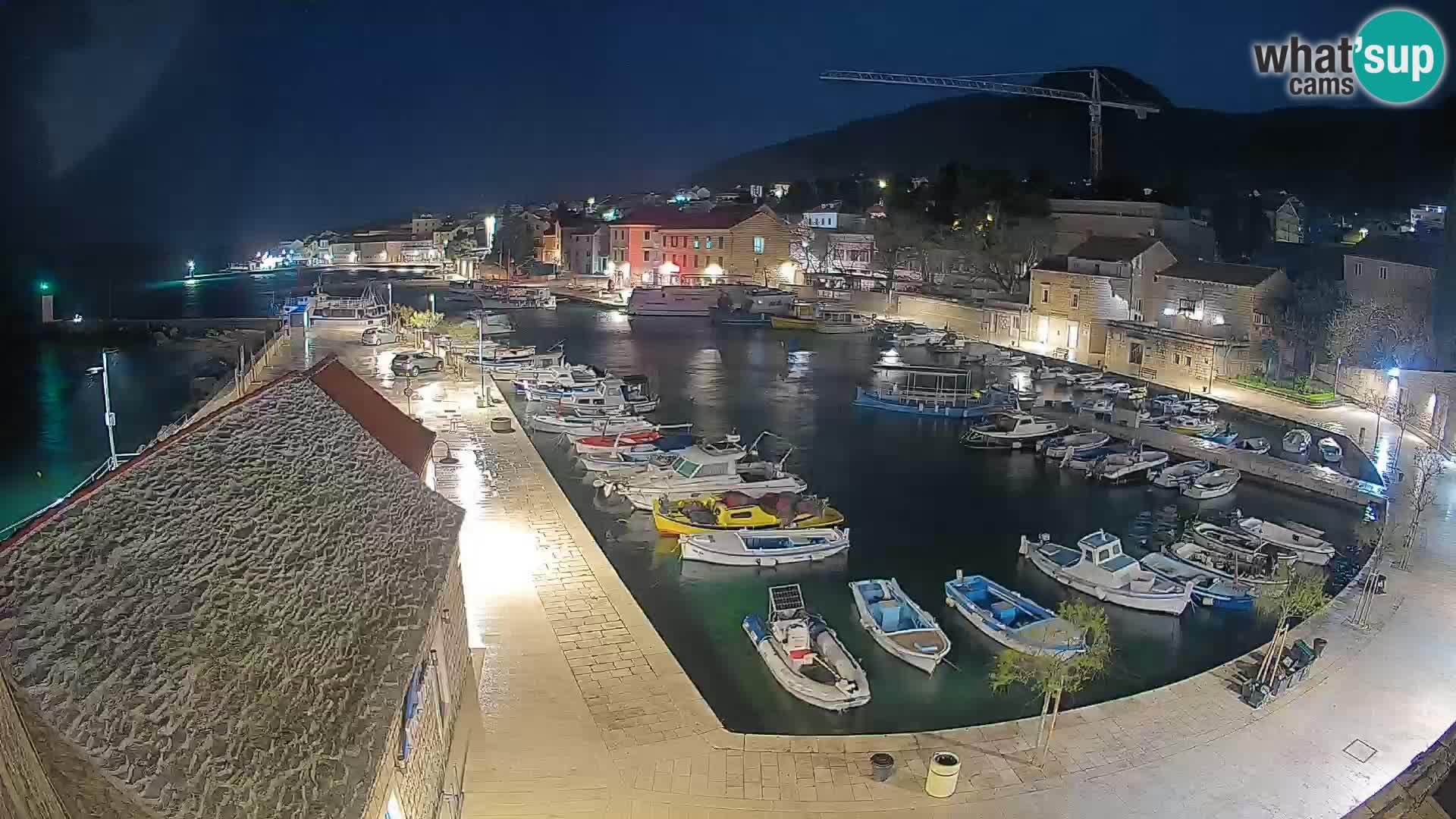 Webcam porto di Bol – Vista live sulla Riva e Marina
