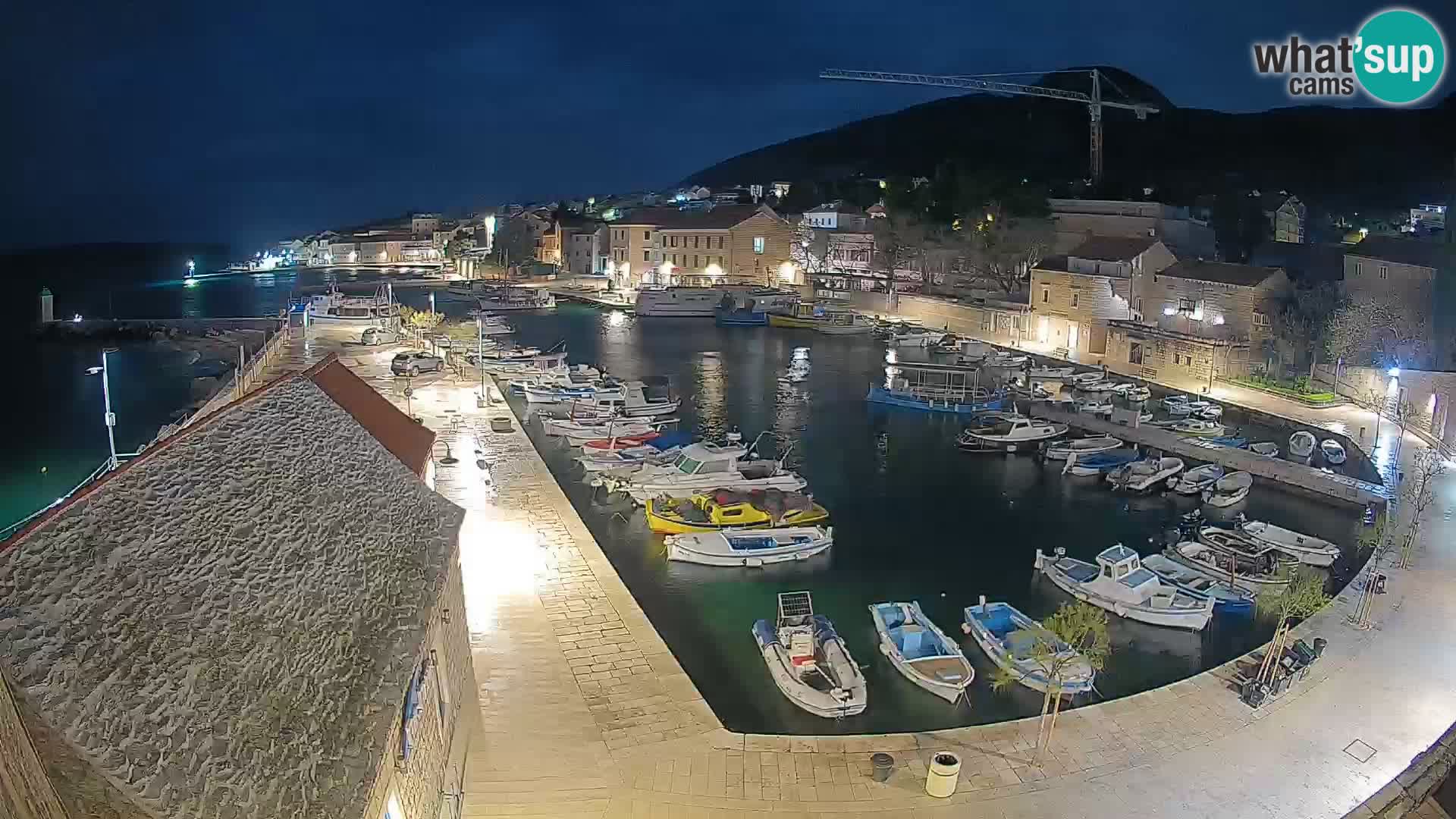 Webcam porto di Bol – Vista live sulla Riva e Marina