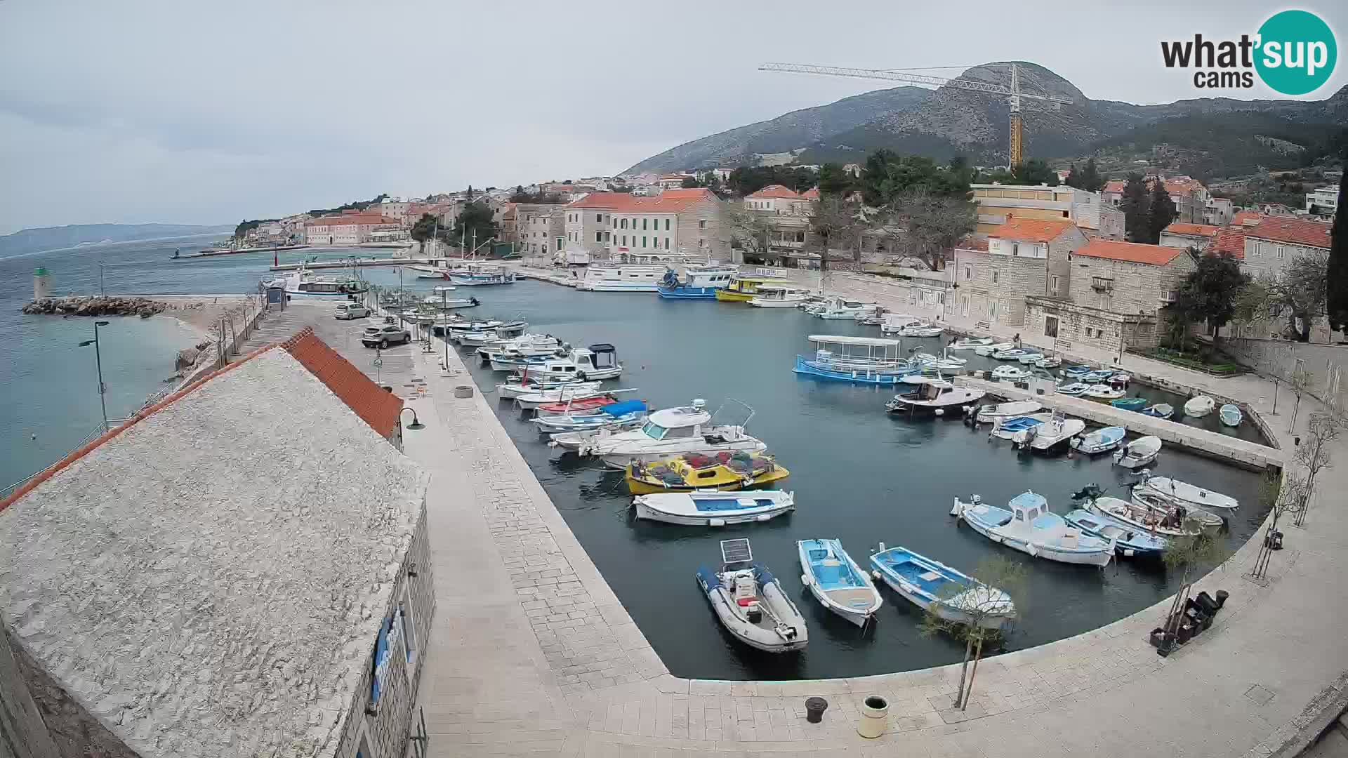 Webcam porto di Bol – Vista live sulla Riva e Marina