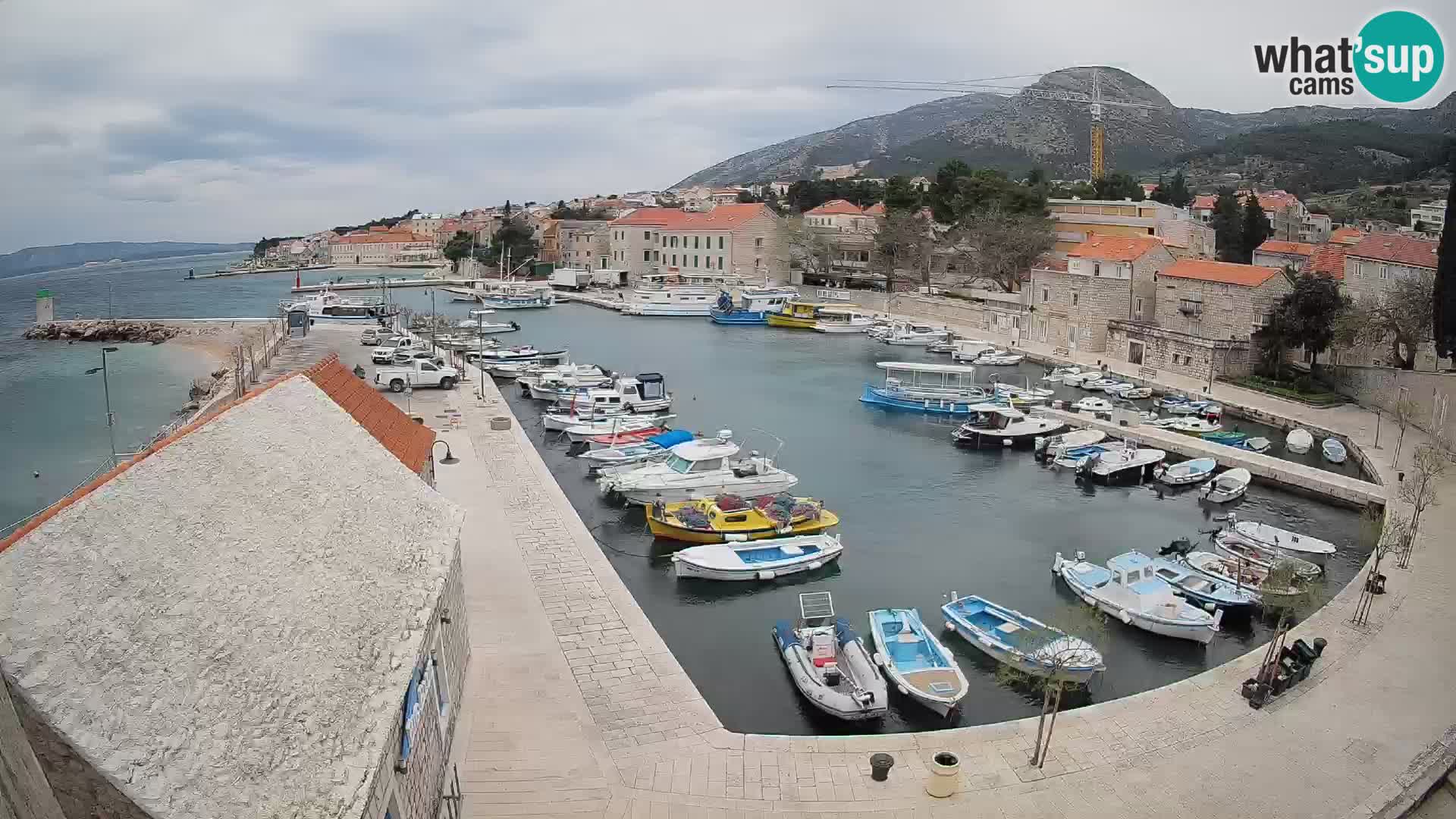 Webcam porto di Bol – Vista live sulla Riva e Marina