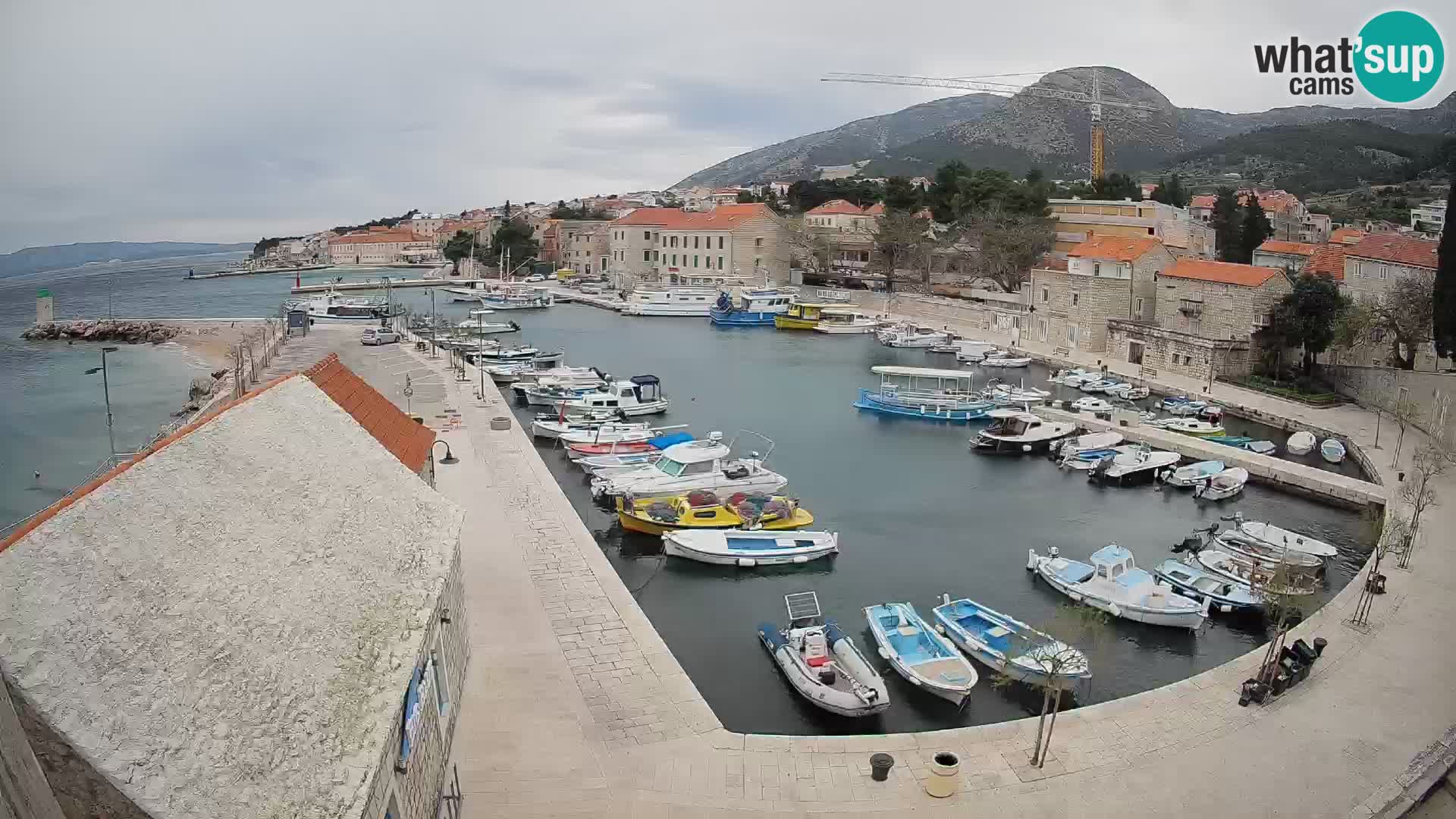 Webcam porto di Bol – Vista live sulla Riva e Marina
