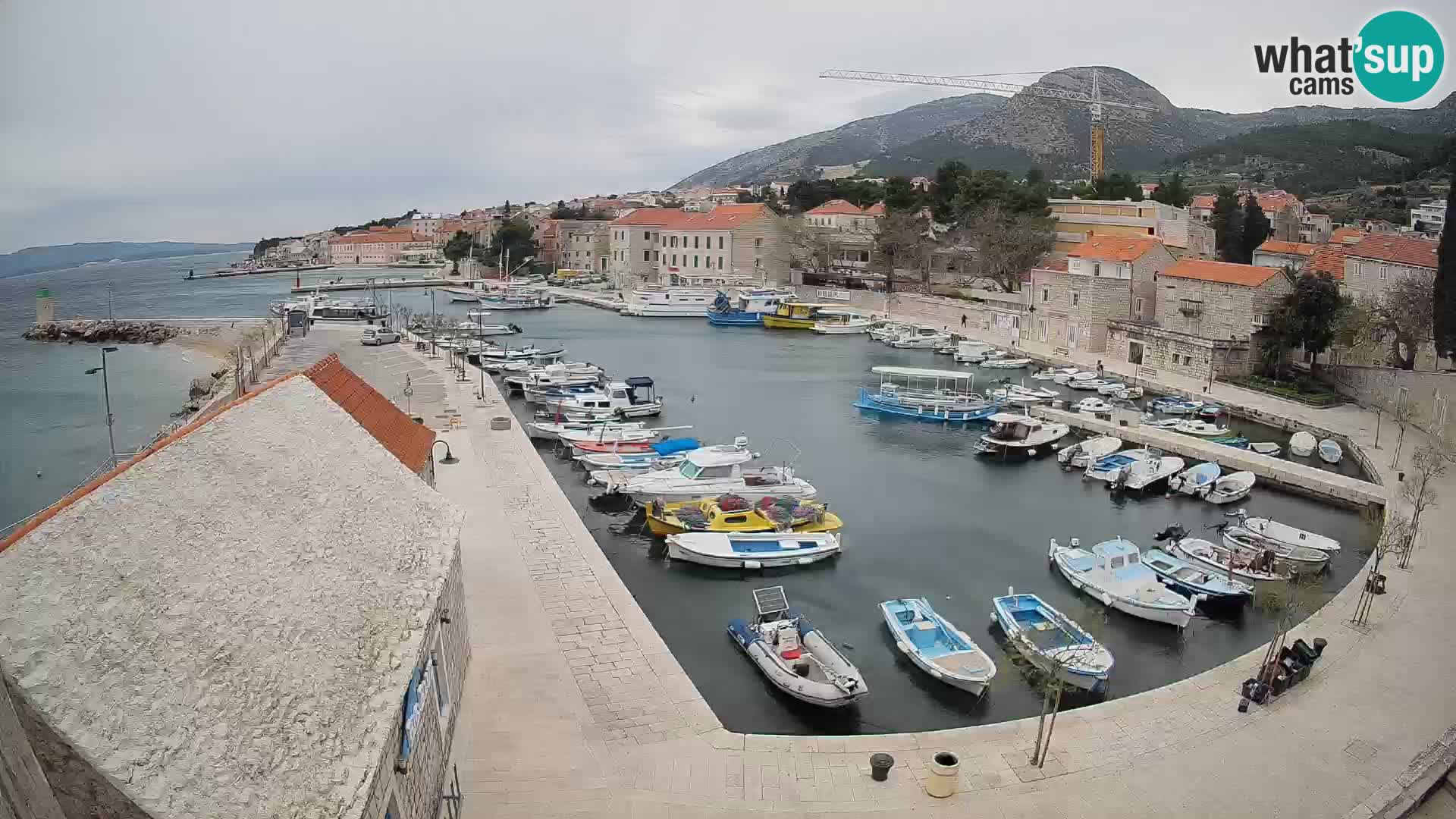 Webcam porto di Bol – Vista live sulla Riva e Marina