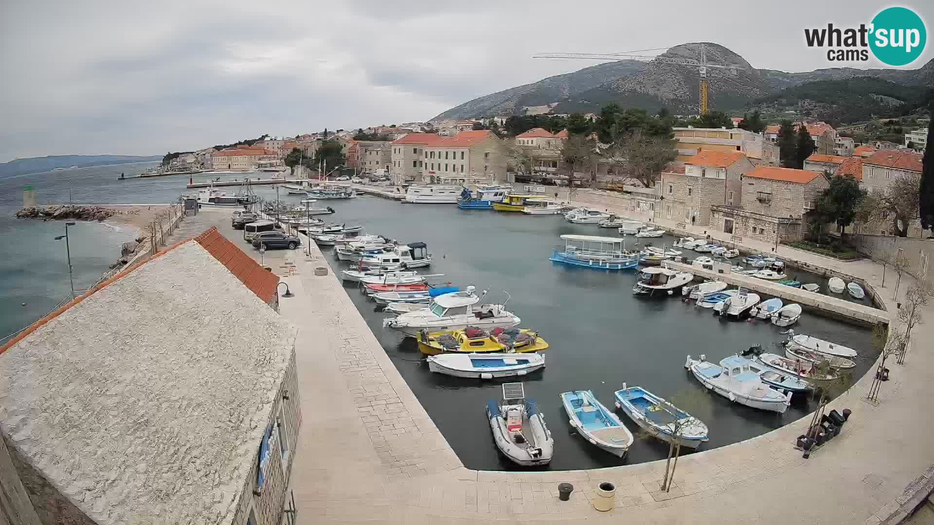 Webcam porto di Bol – Vista live sulla Riva e Marina