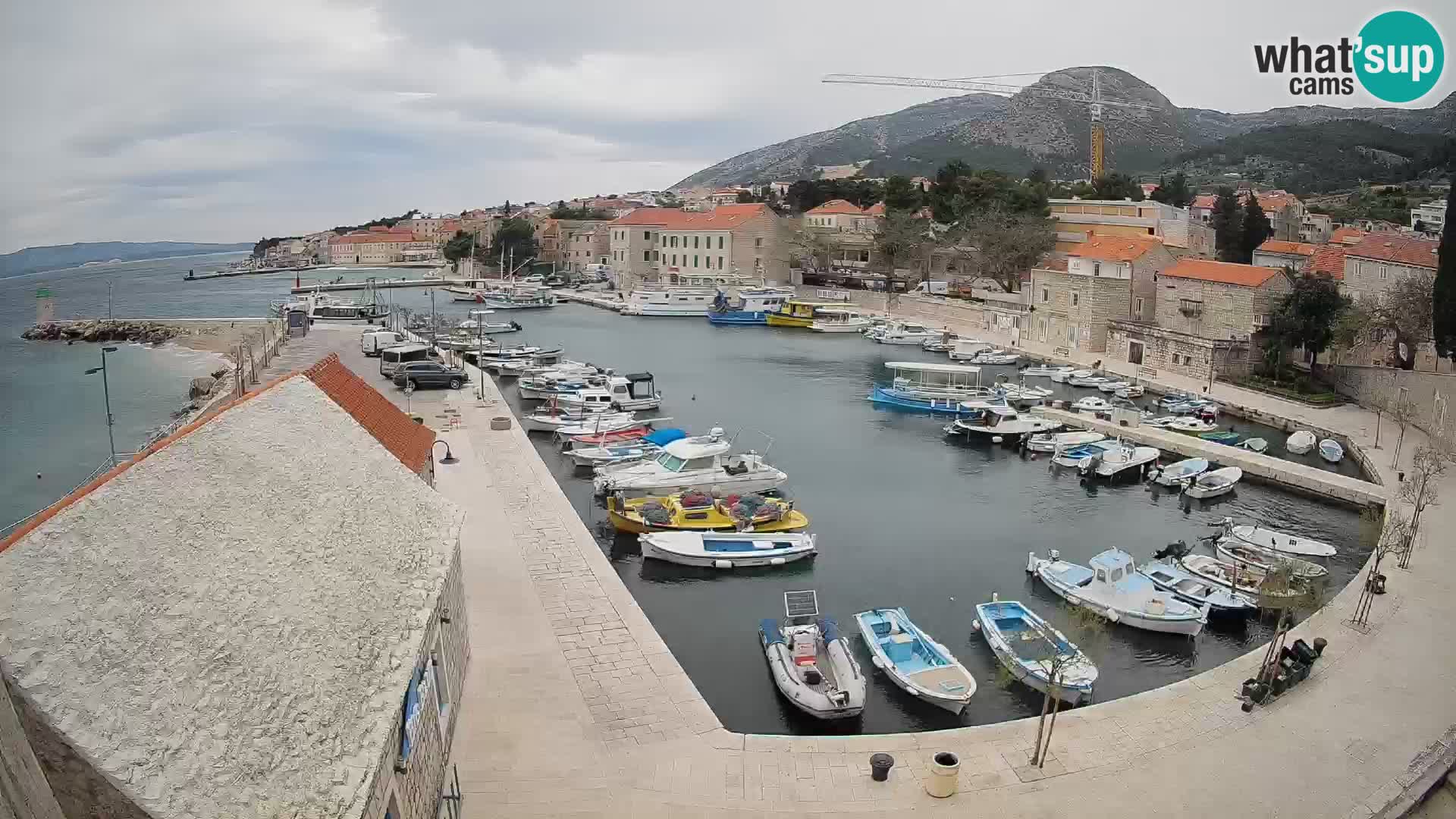 Webcam porto di Bol – Vista live sulla Riva e Marina