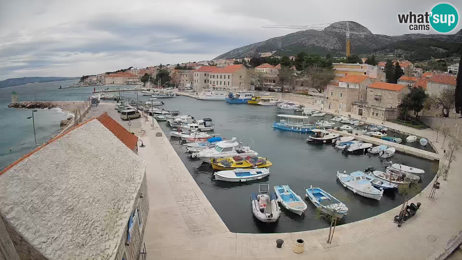 Webcam porto di Bol – Vista live sulla Riva e Marina