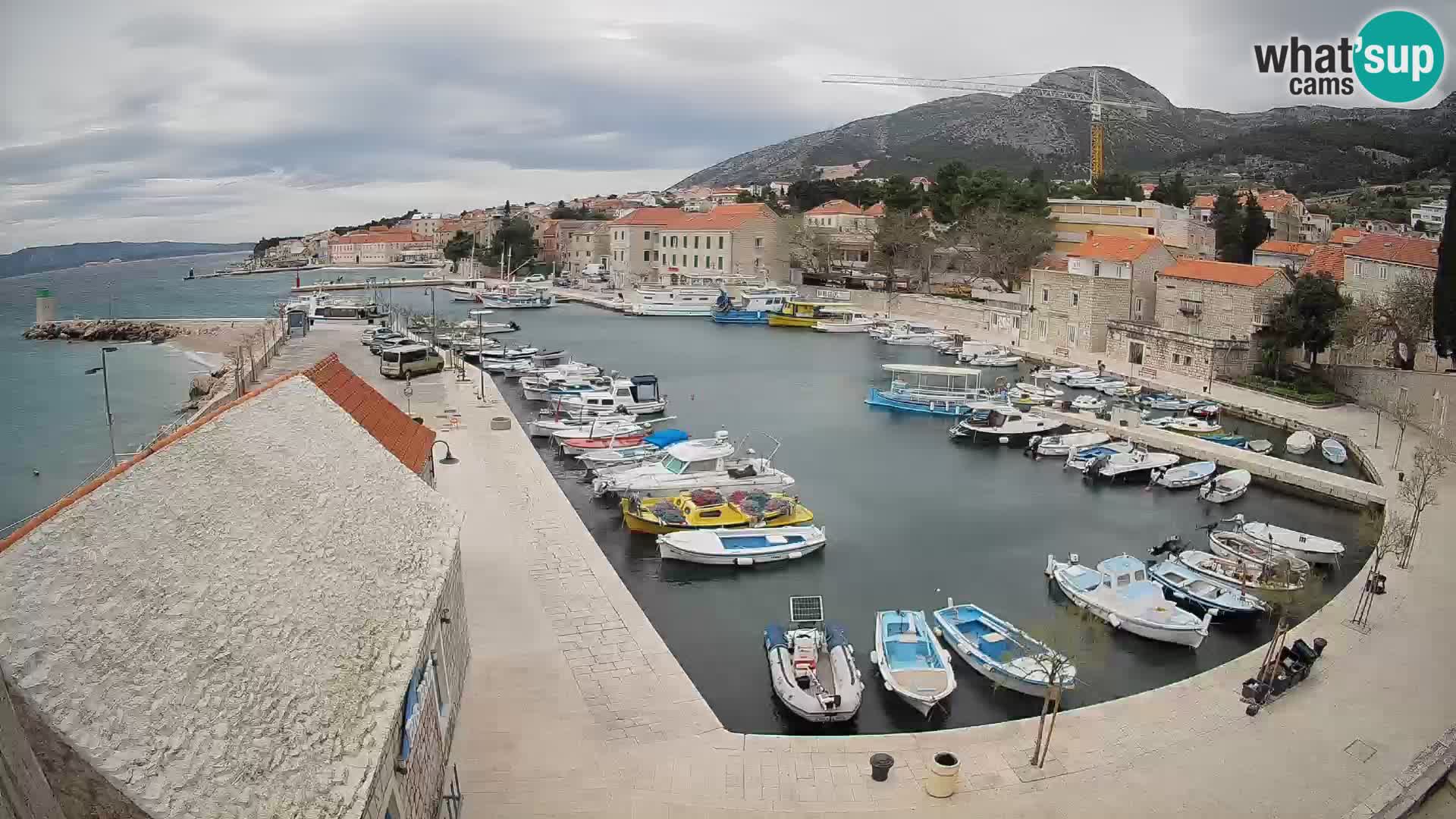 Webcam porto di Bol – Vista live sulla Riva e Marina