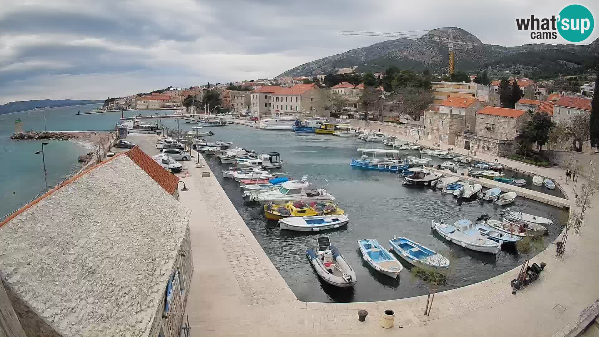 Webcam porto di Bol – Vista live sulla Riva e Marina