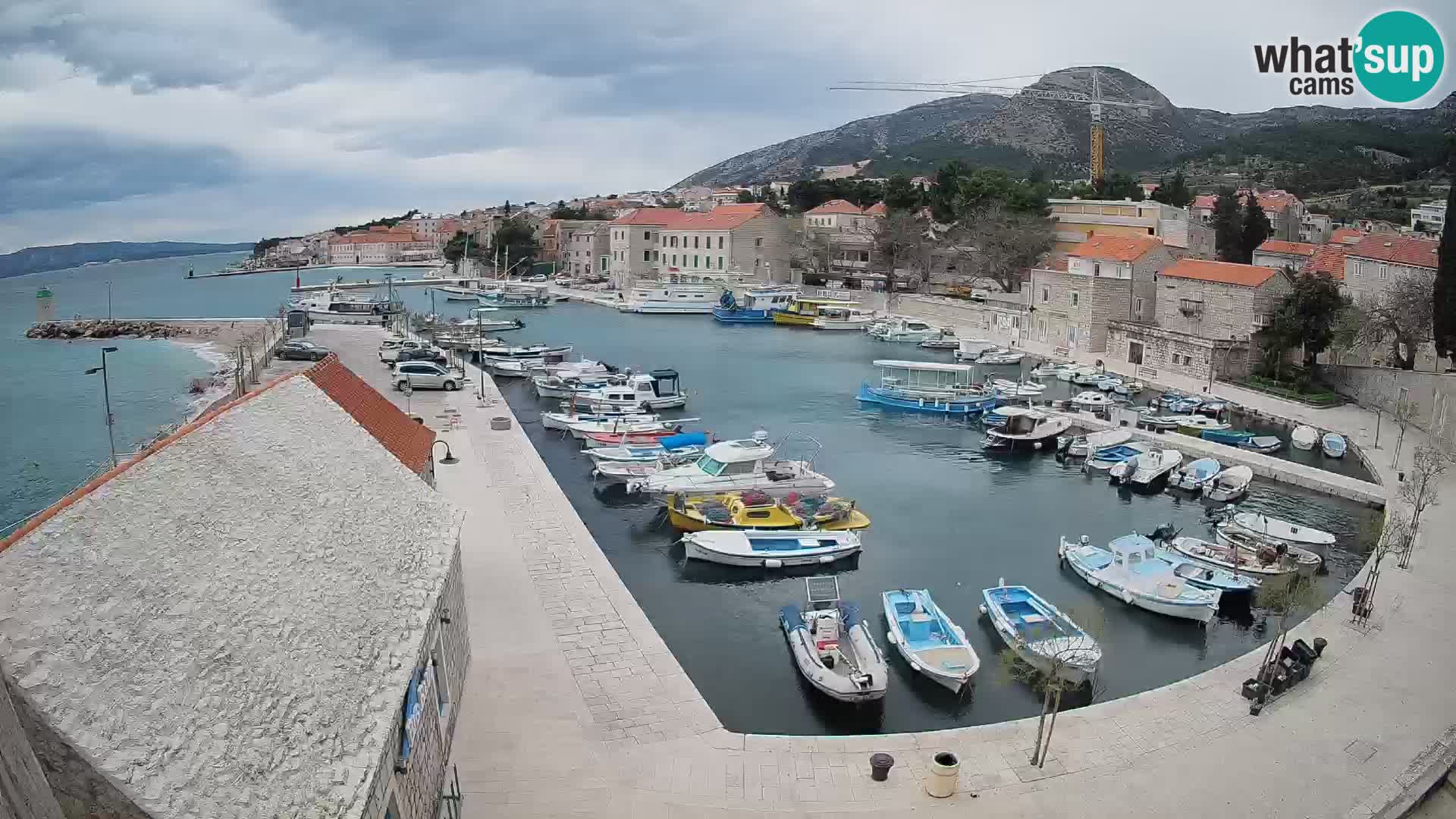 Webcam porto di Bol – Vista live sulla Riva e Marina