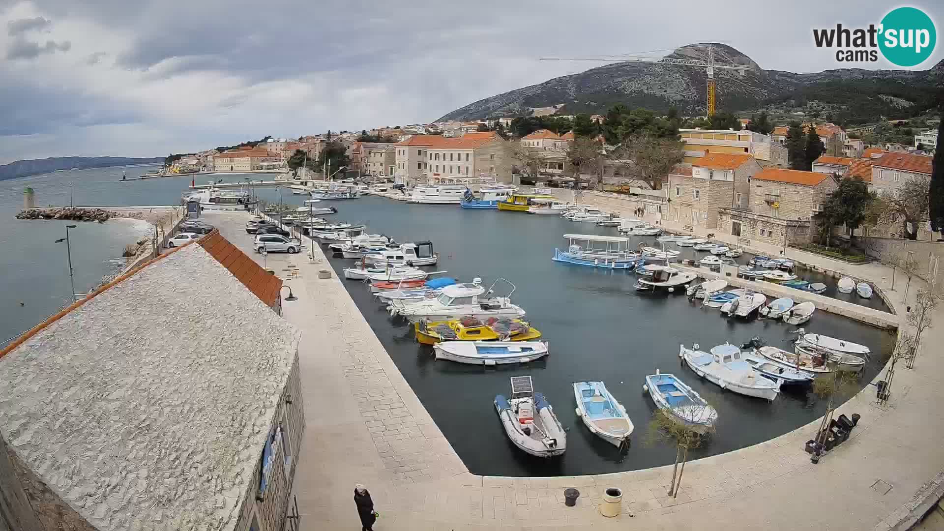 Webcam porto di Bol – Vista live sulla Riva e Marina