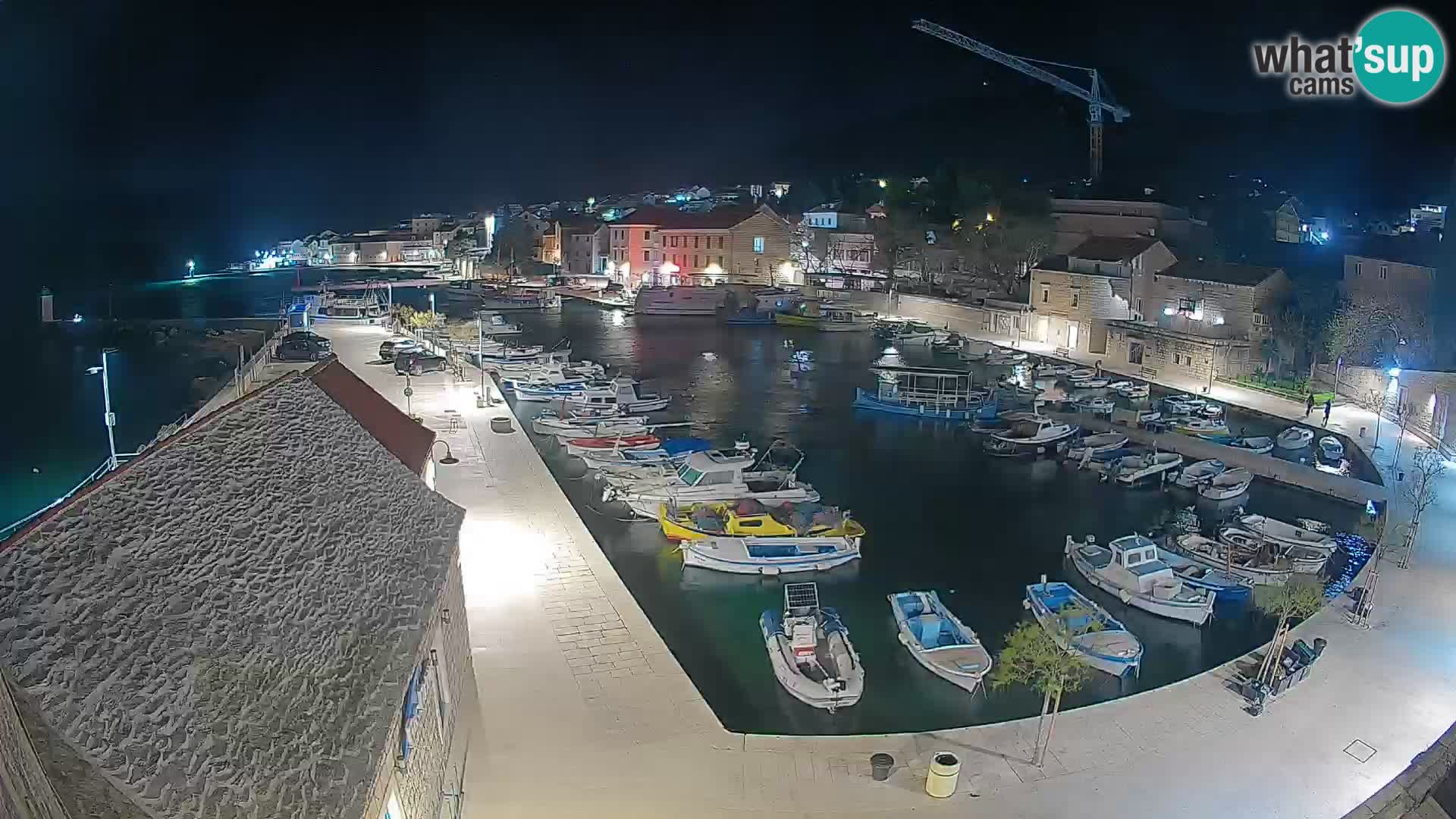 Webcam porto di Bol – Vista live sulla Riva e Marina