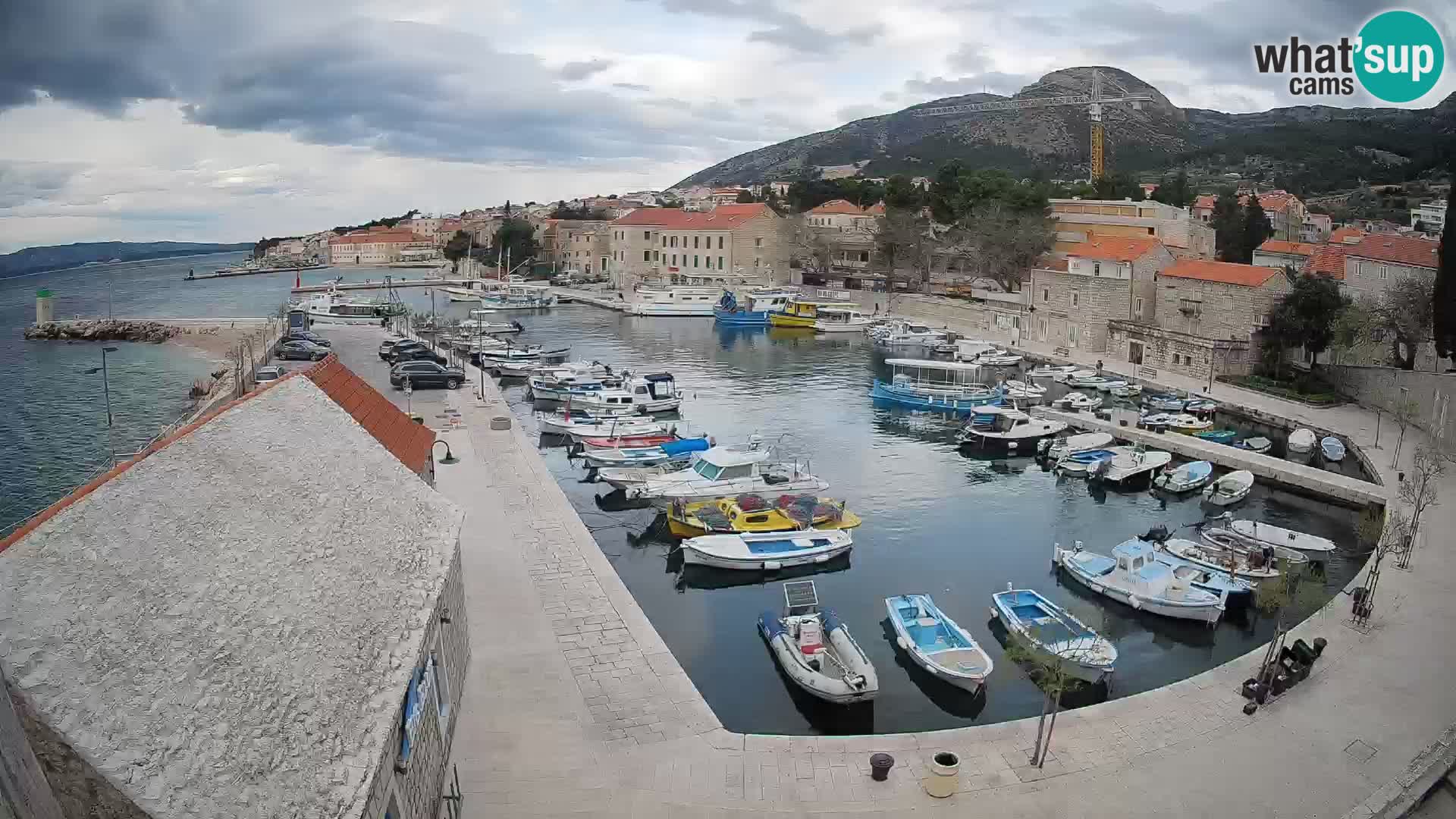 Webcam porto di Bol – Vista live sulla Riva e Marina