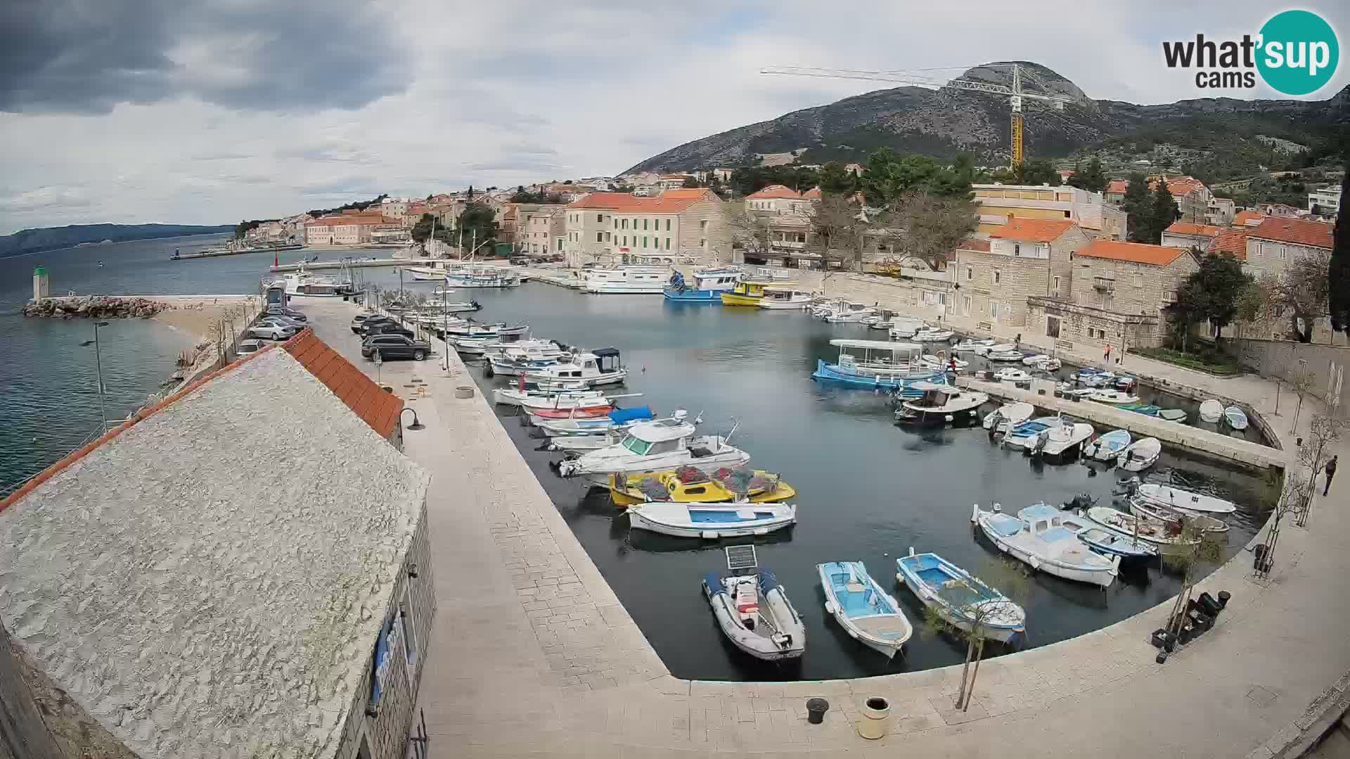 Web kamera Bol Riva – Pogled uživo na luku i marinu