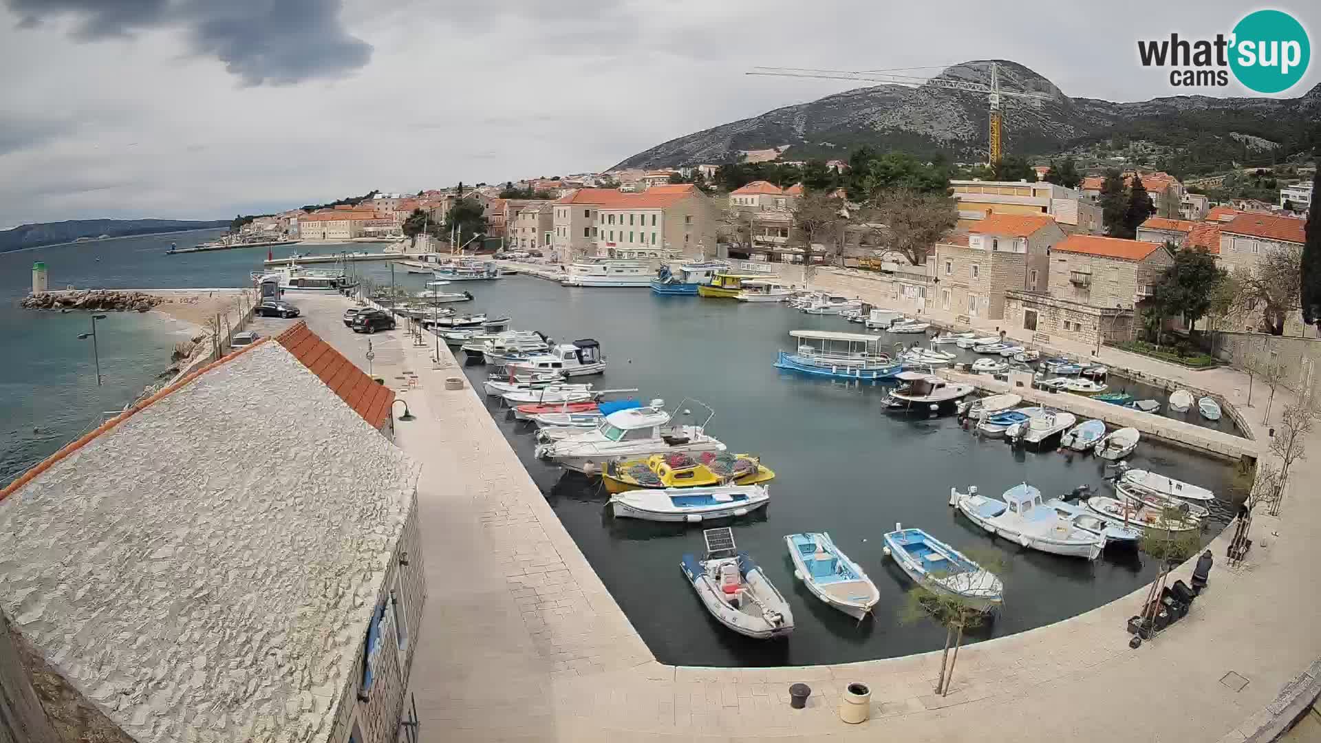 Webcam porto di Bol – Vista live sulla Riva e Marina