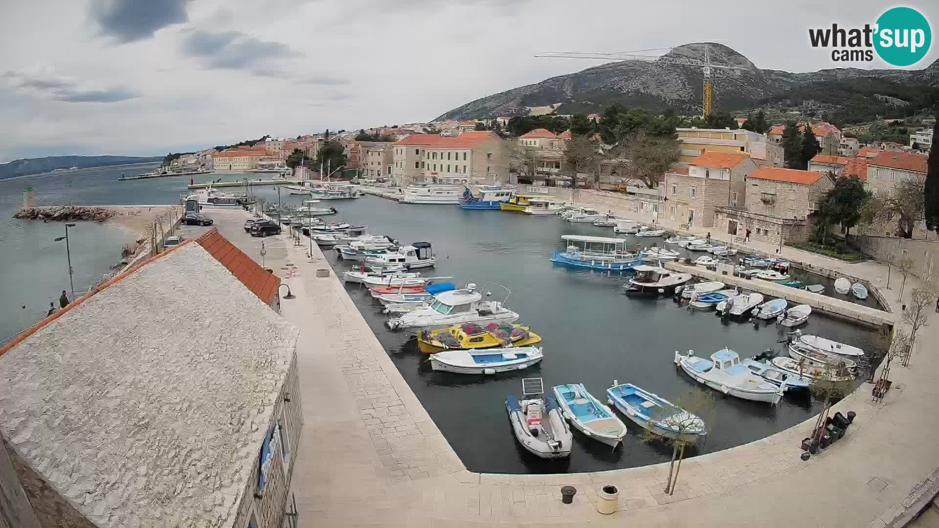 Webcam porto di Bol – Vista live sulla Riva e Marina