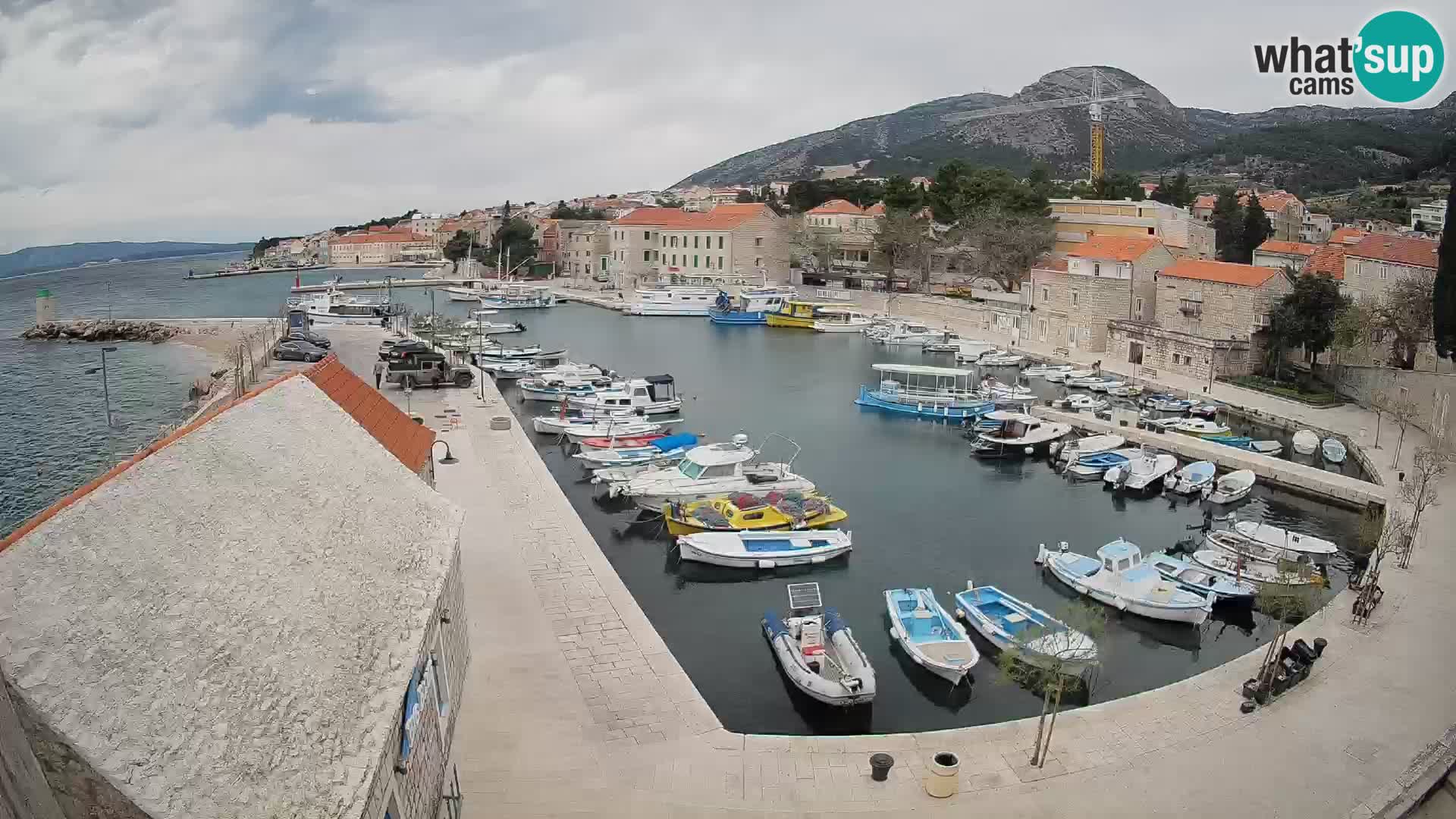 Webcam porto di Bol – Vista live sulla Riva e Marina