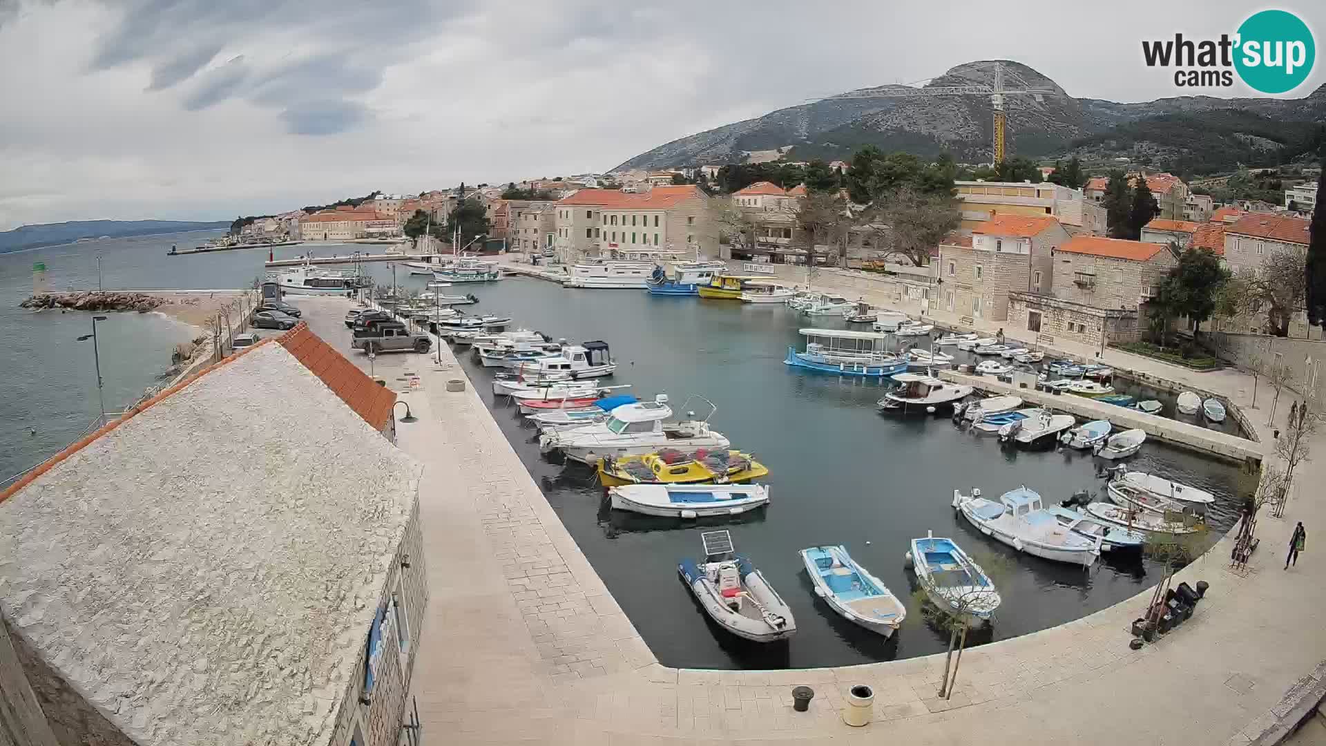 Webcam porto di Bol – Vista live sulla Riva e Marina