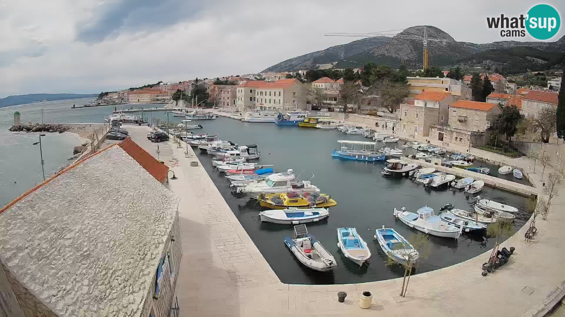 Webcam porto di Bol – Vista live sulla Riva e Marina