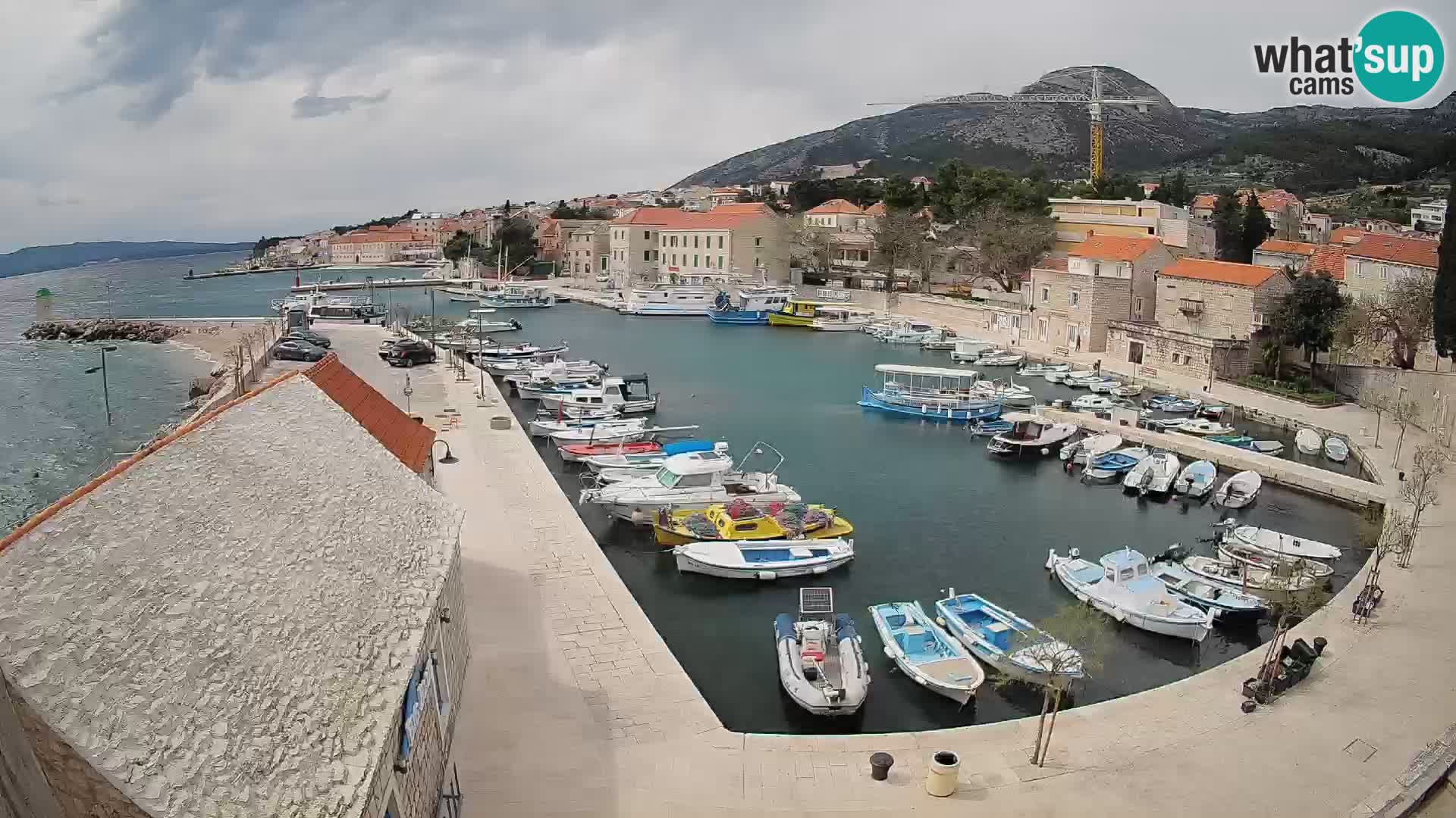 Webcam porto di Bol – Vista live sulla Riva e Marina