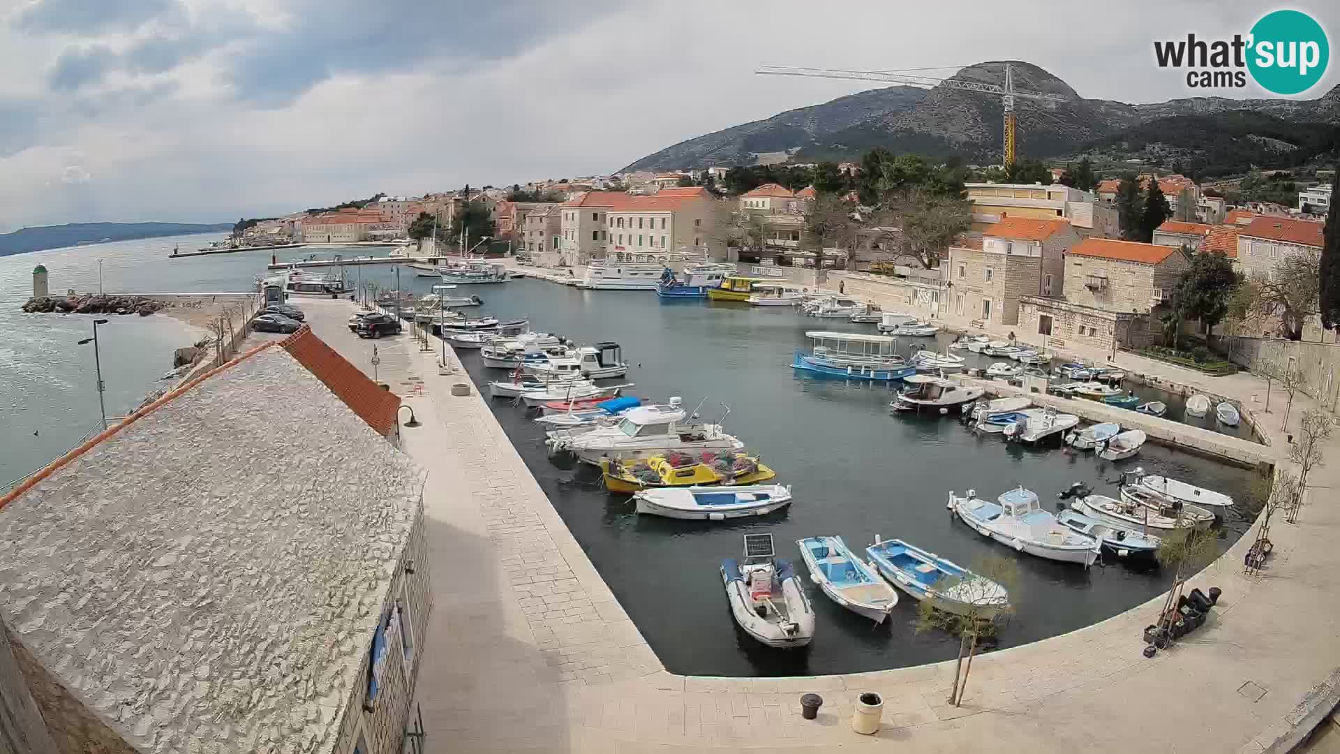 Webcam porto di Bol – Vista live sulla Riva e Marina