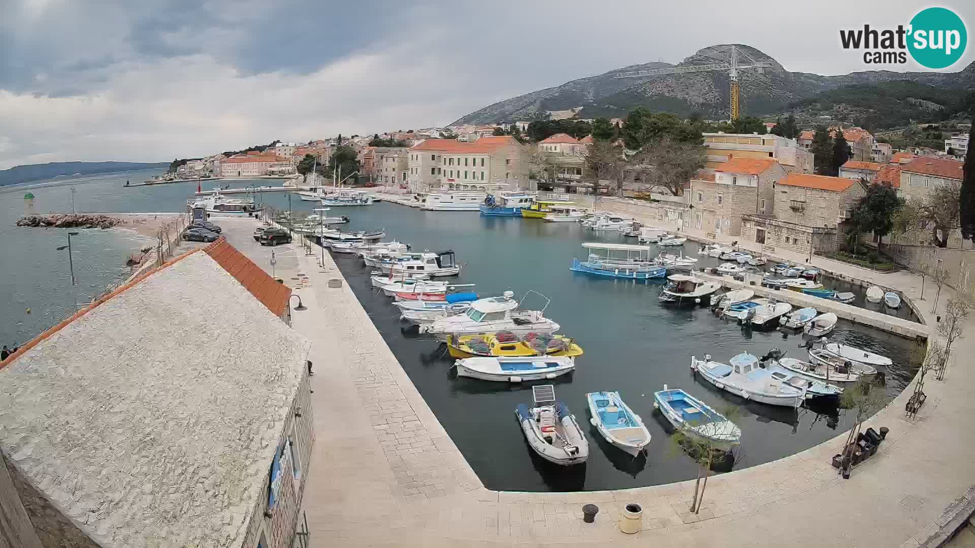 Webcam porto di Bol – Vista live sulla Riva e Marina