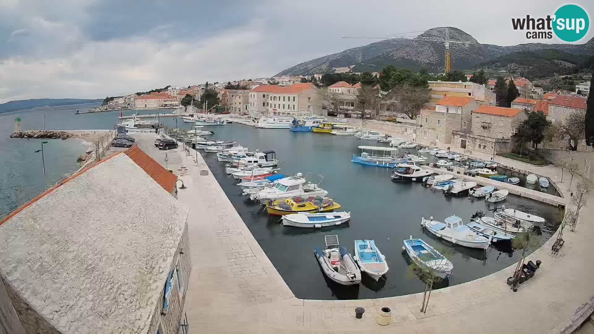Webcam porto di Bol – Vista live sulla Riva e Marina