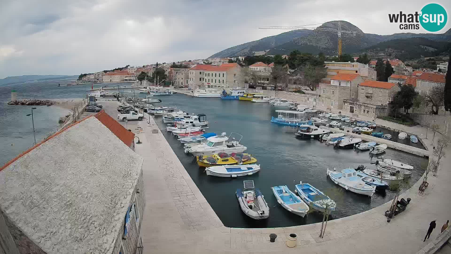 Webcam porto di Bol – Vista live sulla Riva e Marina