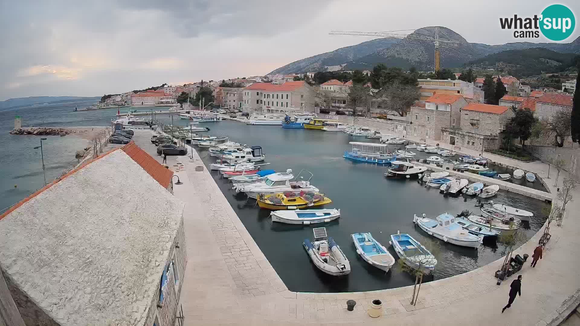 Webcam porto di Bol – Vista live sulla Riva e Marina