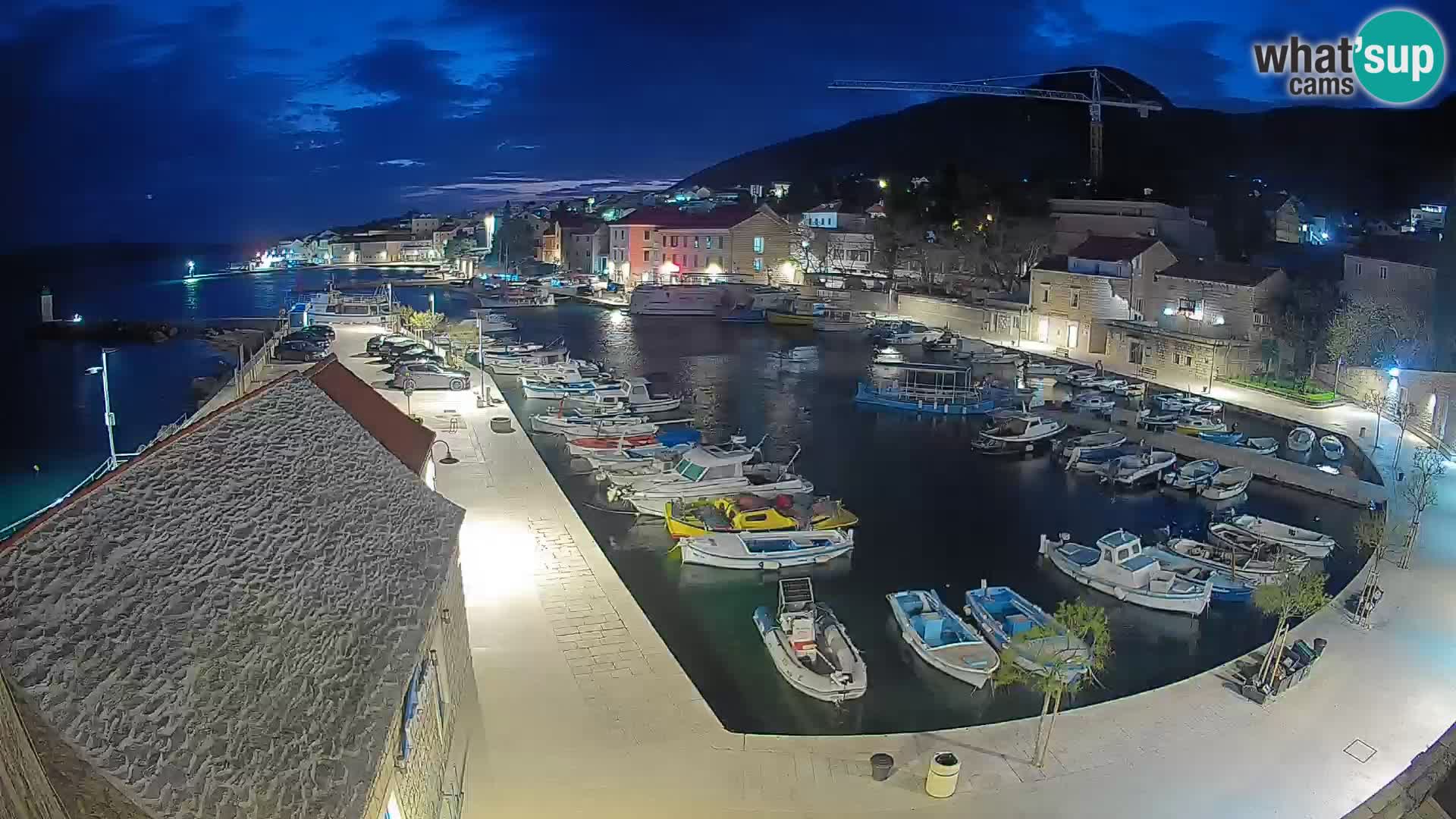 Webcam porto di Bol – Vista live sulla Riva e Marina