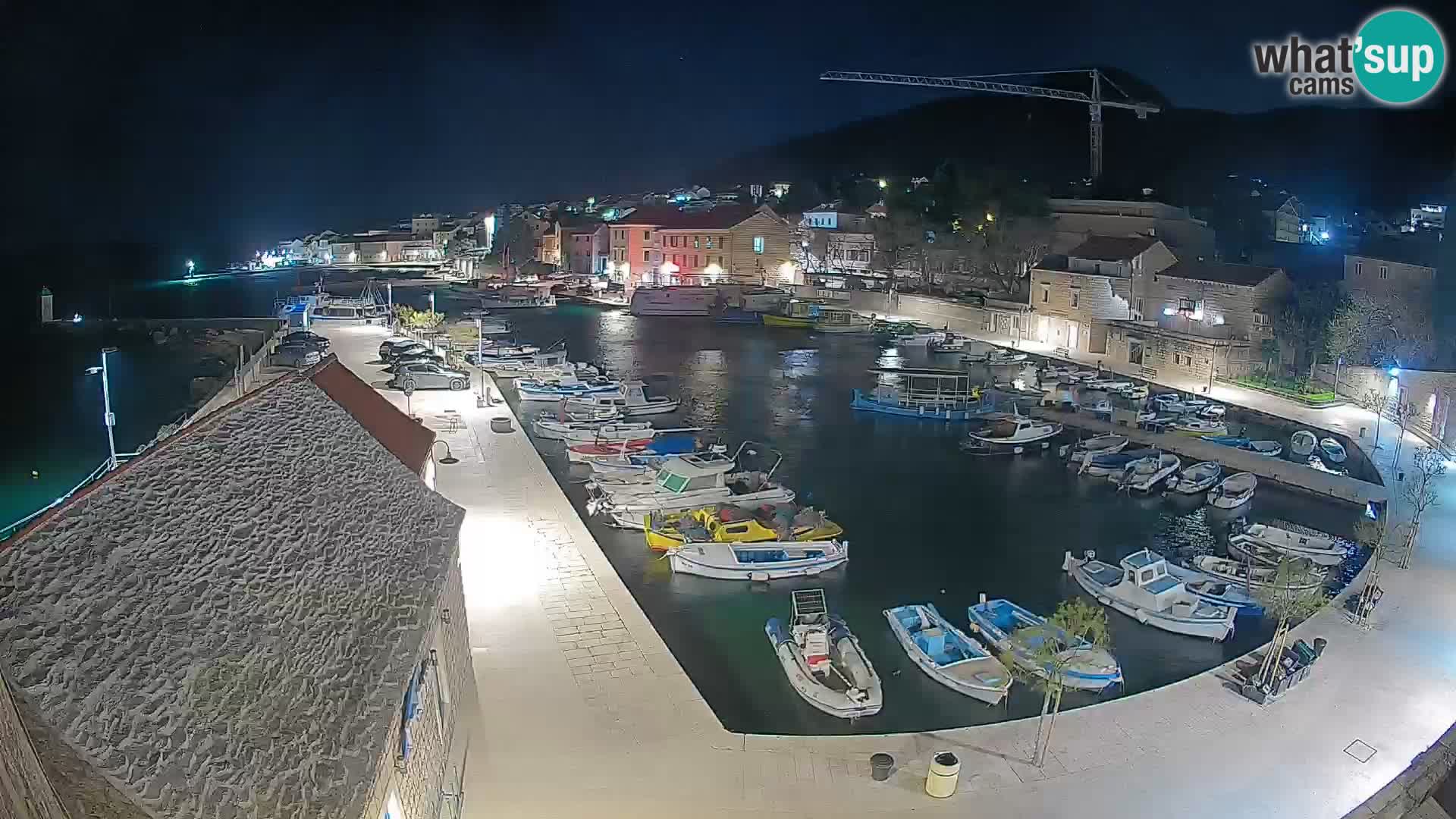 Webcam porto di Bol – Vista live sulla Riva e Marina