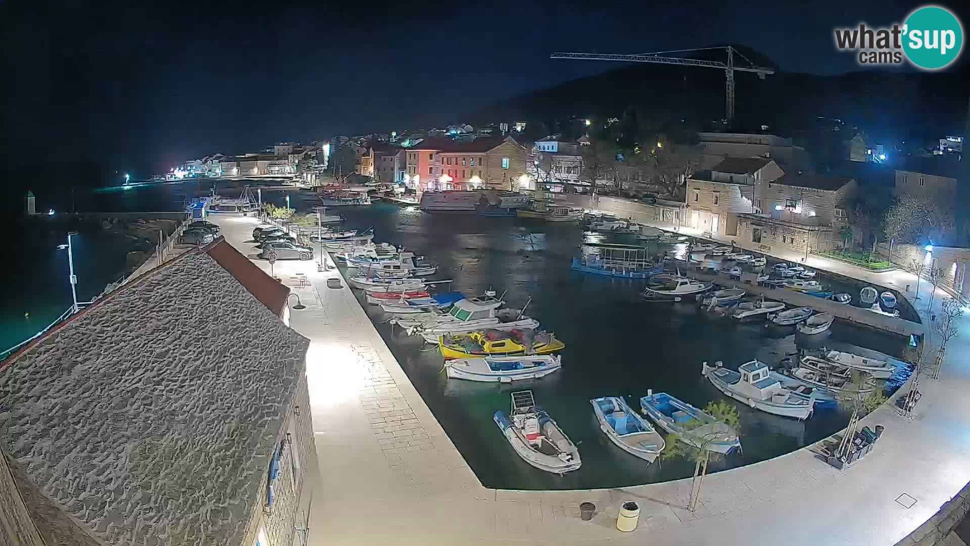 Webcam porto di Bol – Vista live sulla Riva e Marina