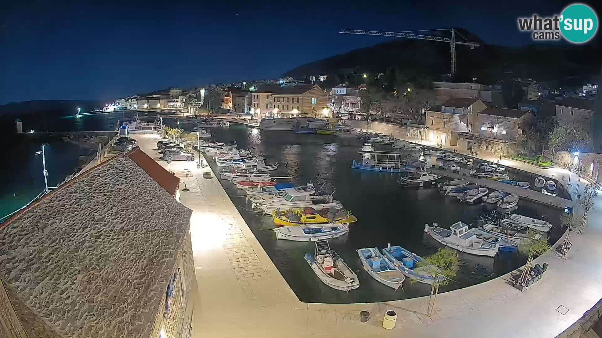 Webcam porto di Bol – Vista live sulla Riva e Marina
