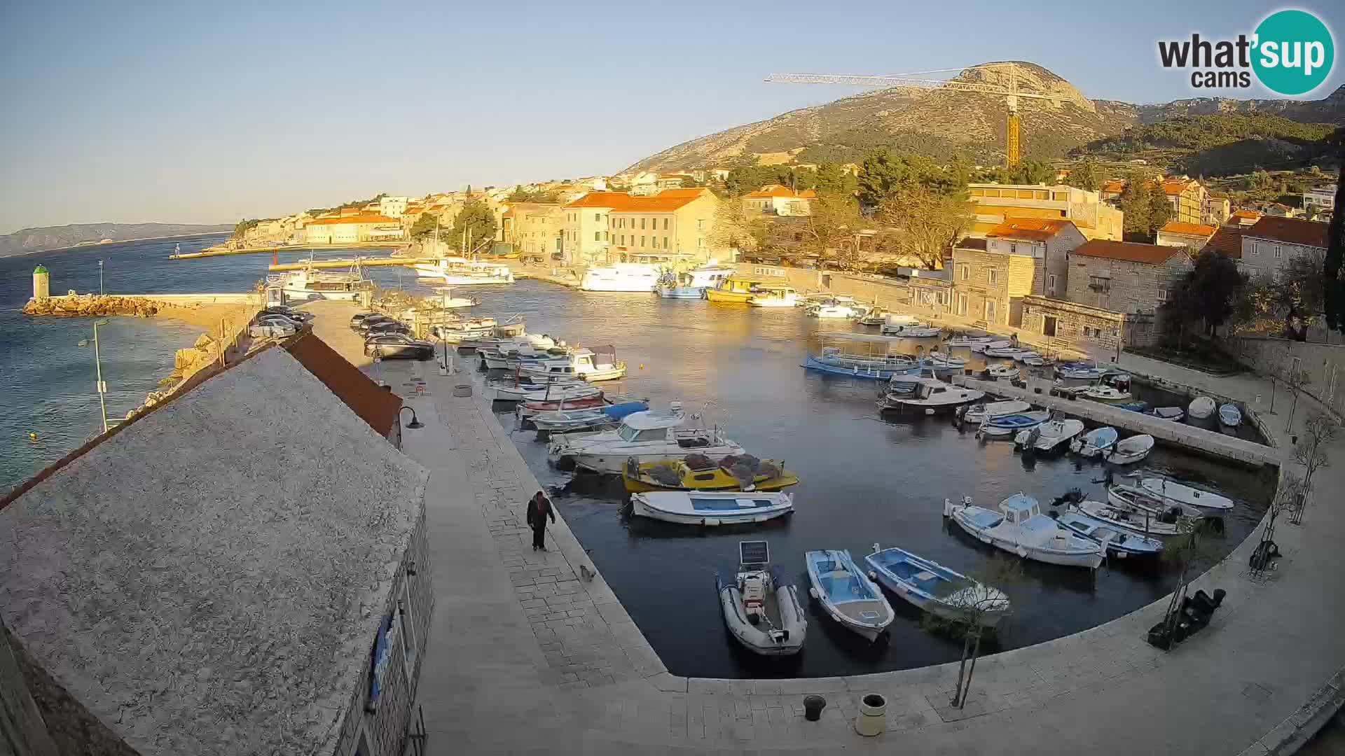 Webcam porto di Bol – Vista live sulla Riva e Marina