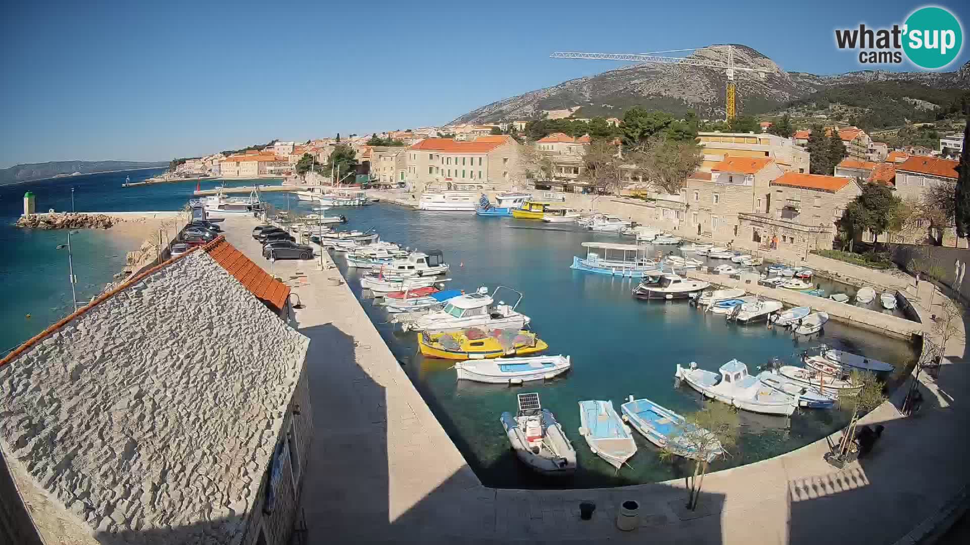 Web kamera Bol Riva – Pogled uživo na luku i marinu