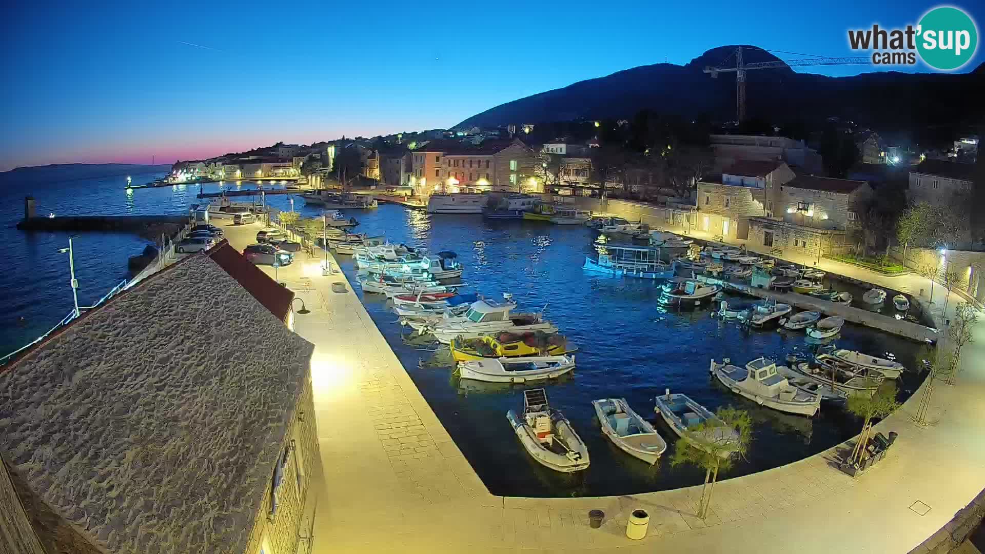 Webcam porto di Bol – Vista live sulla Riva e Marina