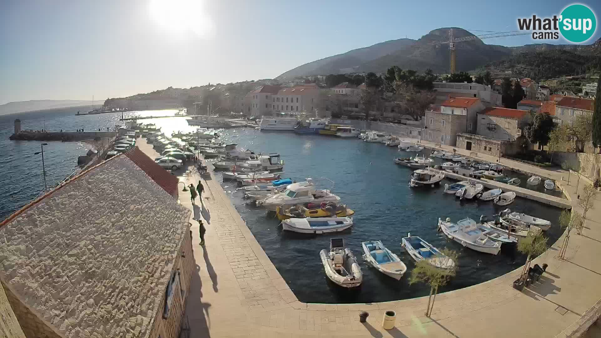 Webcam porto di Bol – Vista live sulla Riva e Marina