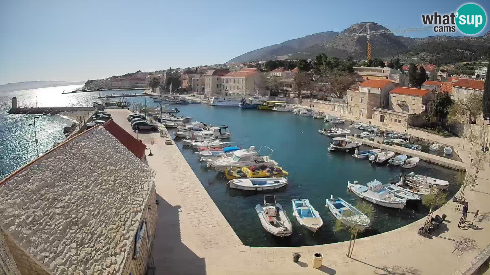Webcam porto di Bol – Vista live sulla Riva e Marina