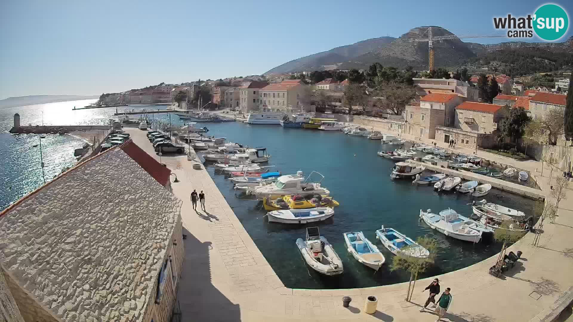 Webcam porto di Bol – Vista live sulla Riva e Marina