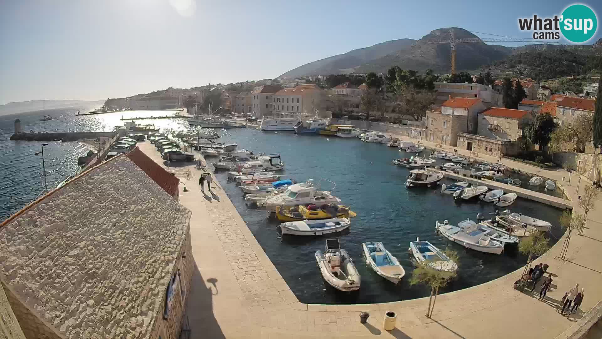 Webcam porto di Bol – Vista live sulla Riva e Marina